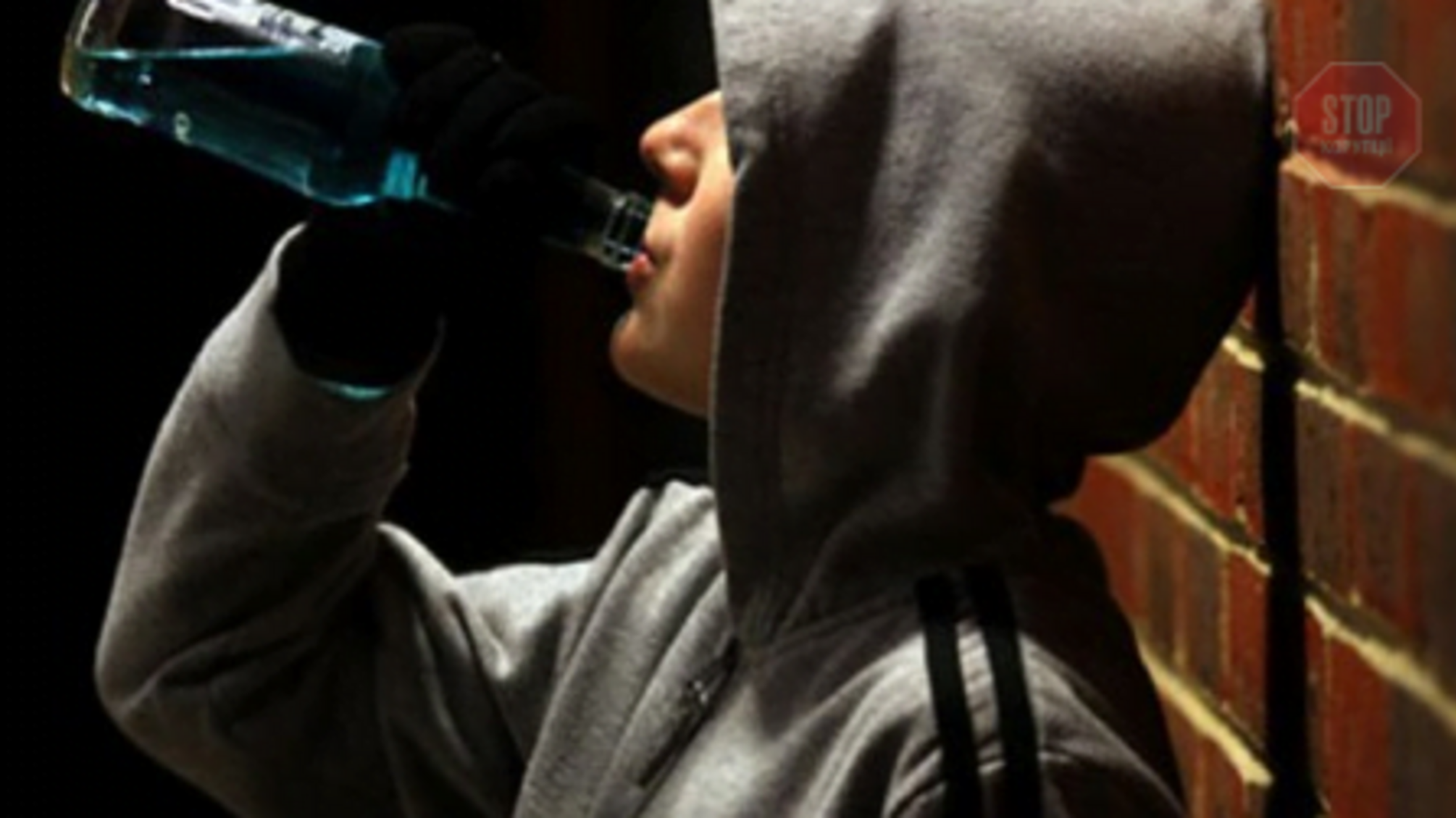 На Полтавщині діти напилися до втрати свідомості: дівчатка в лікарні (фото)