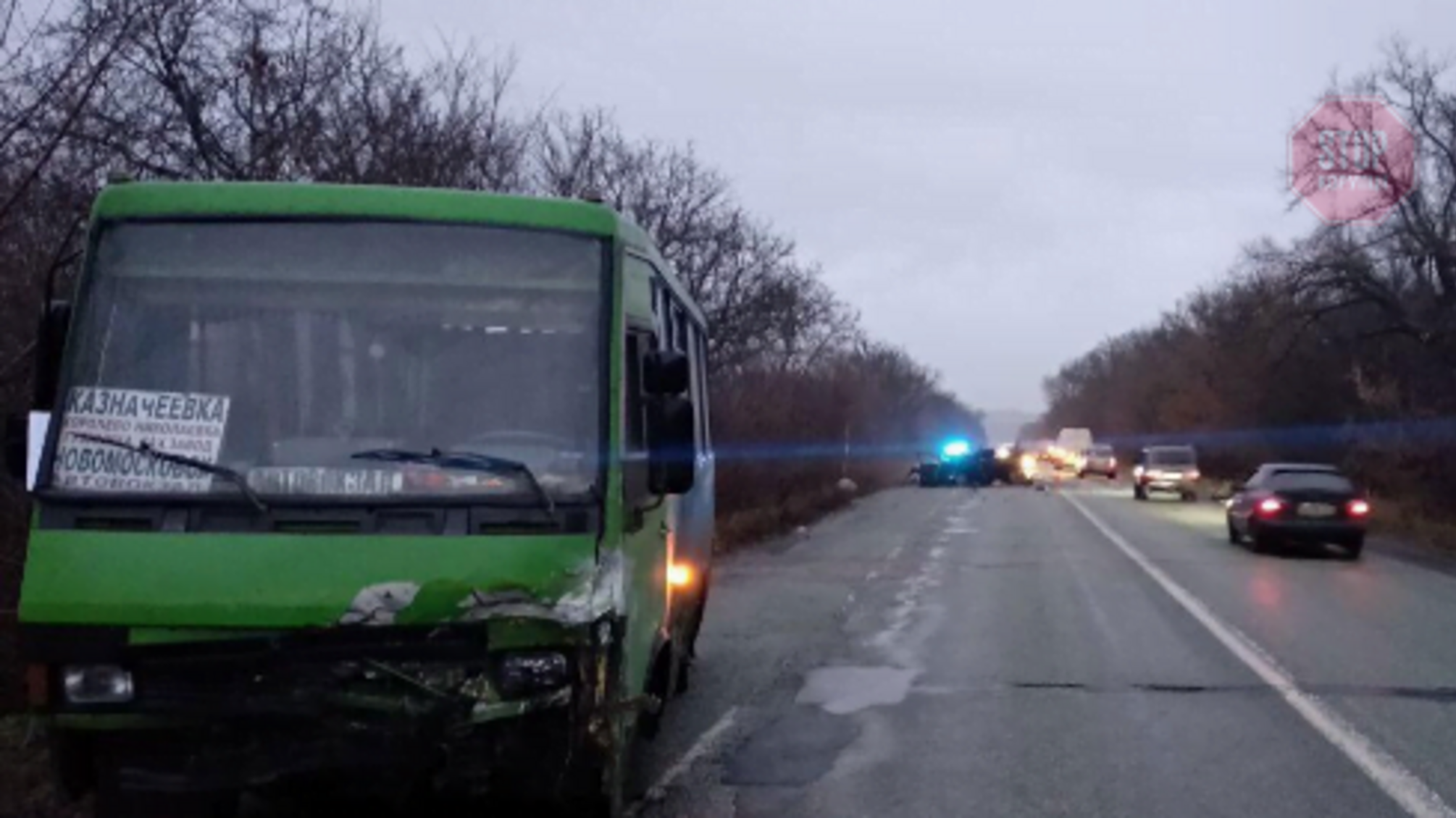 На Дніпропетровщині рейсовий автобус потрапив у ДТП, є жертви (фото)
