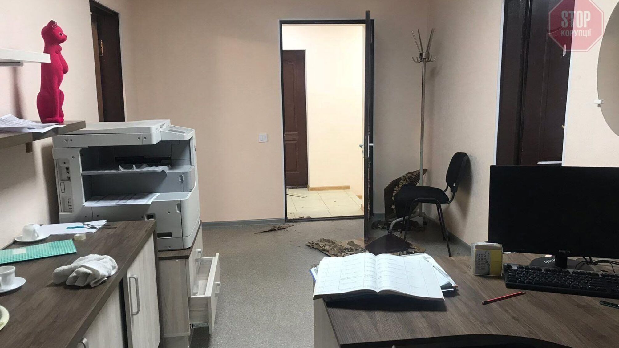 З сільради на Миколаївщині невідомі вкрали ноутбуки та офісний папір (Фото)