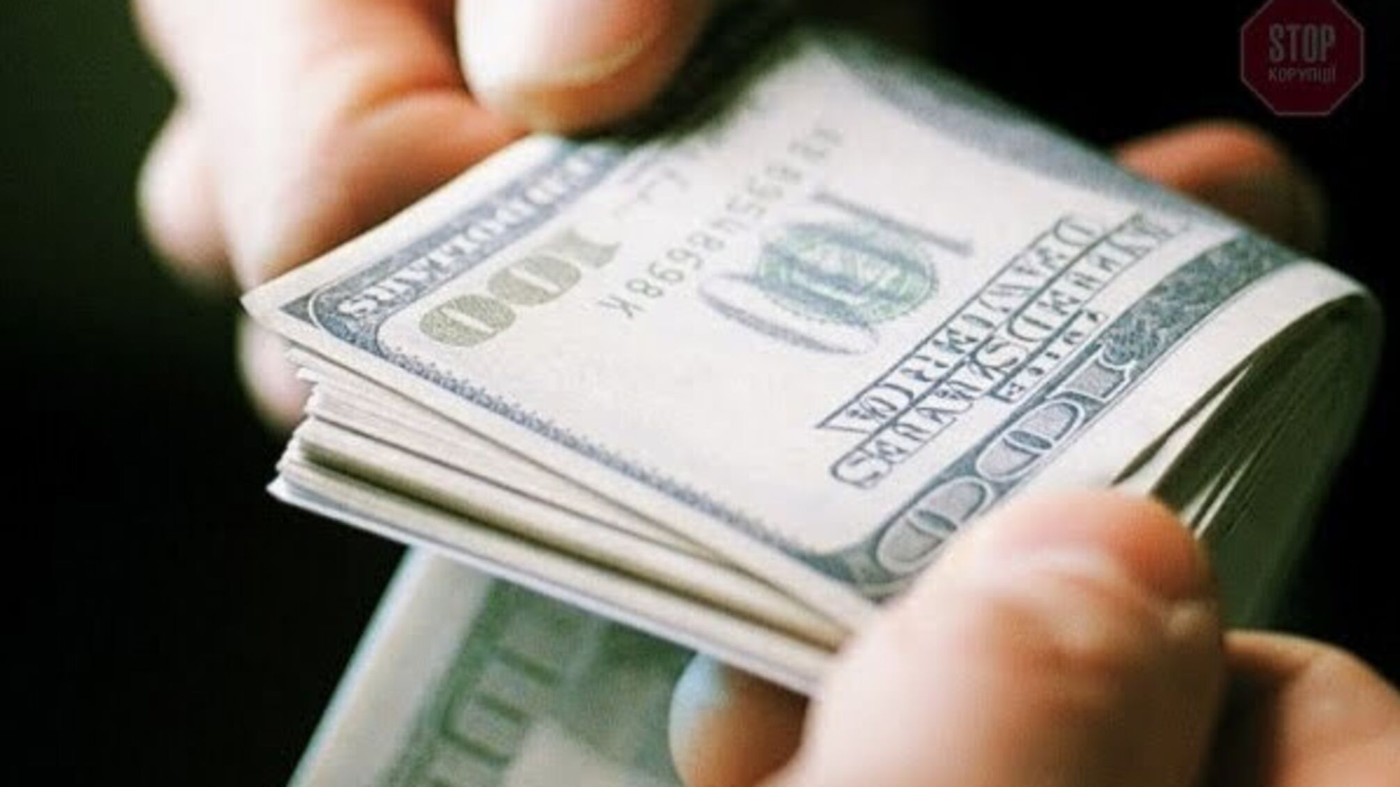 На Дніпропетровщині наркоторговець пропонував правоохоронцю хабар у розмірі 15 тис. доларів США