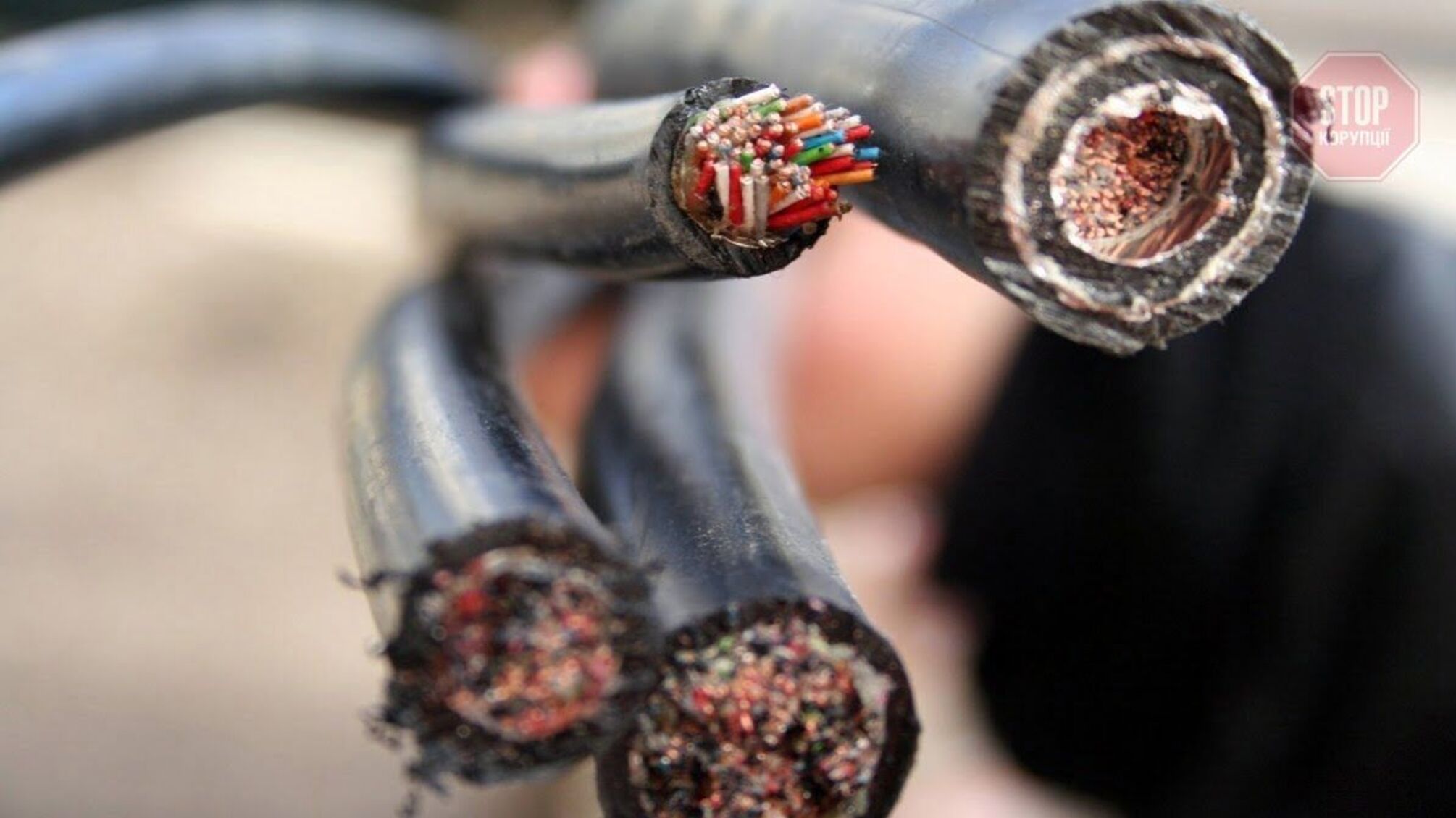 На Дніпропетровщині правоохоронці затримали крадія кабелю (фото)