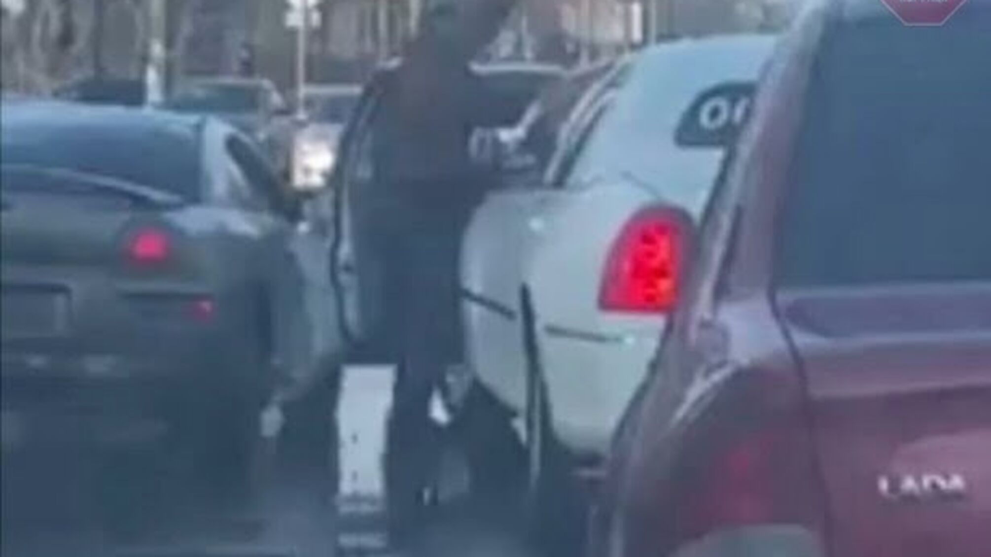 У Черкасах скоїли розбійний напад на водія лімузина (відео)