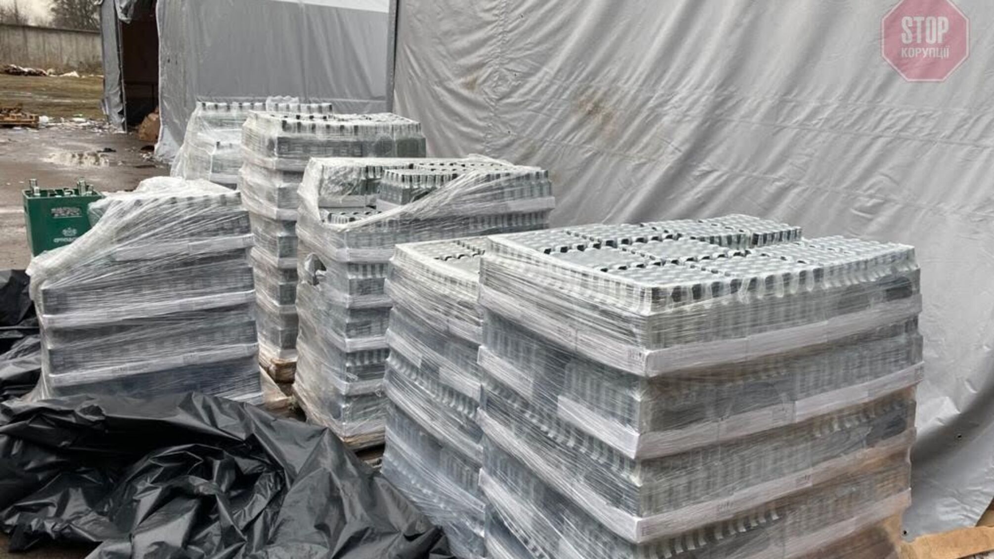 У Львові виявили понад три тис пляшок “паленої” горілки