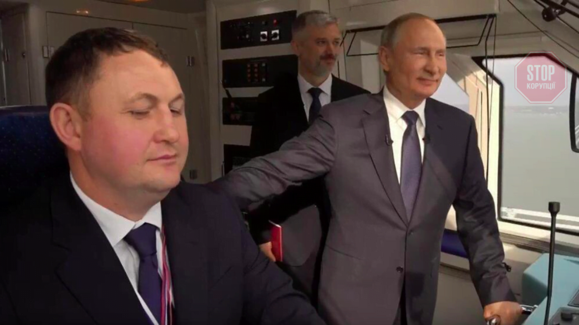 Тепловозом у Крим: Путін приїхав на 'ювілей', щоб відсвяткувати анексію Кримського півострова (фото)