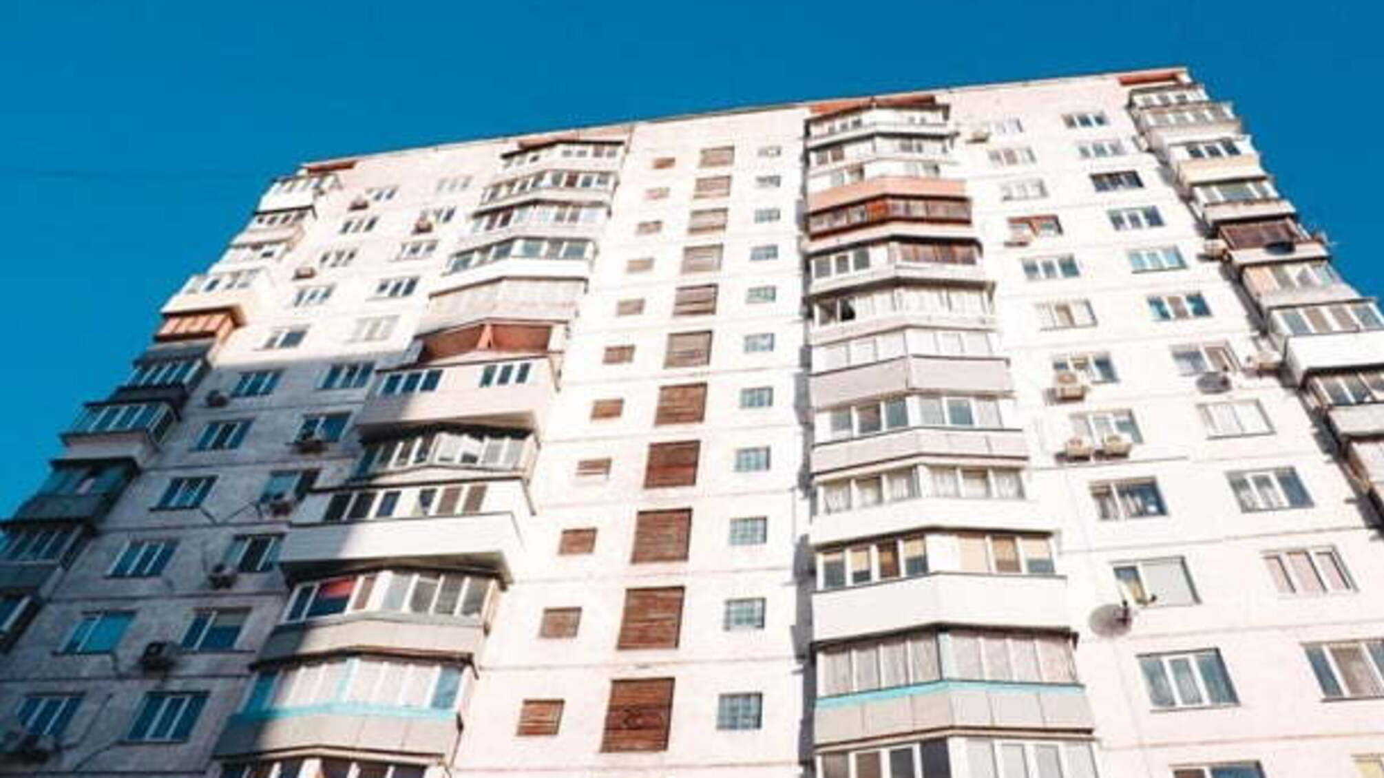 Невдале самогубство: у Києві хлопець вижив після падіння з дев'ятого поверху