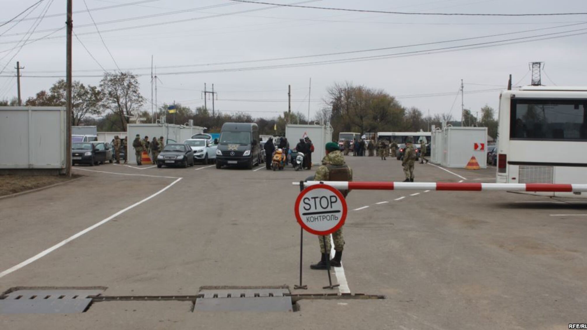 На КПВВ Донбасу пенсіонери падають намертво, не витримуючи стресу в чергах – деталі