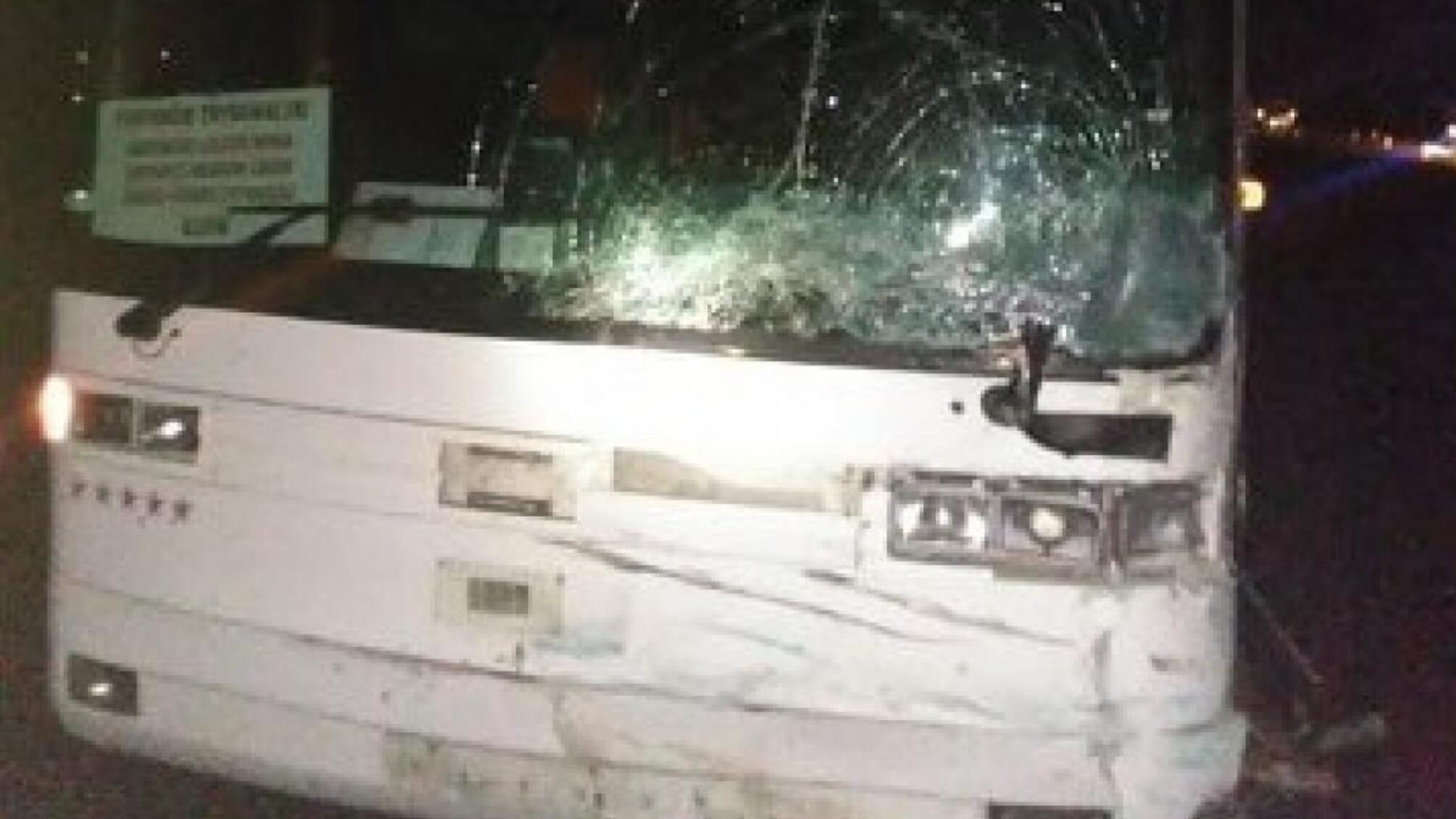 На Львівщині заповнений людьми автобус розтрощив легковик – є загиблий (ФОТО)