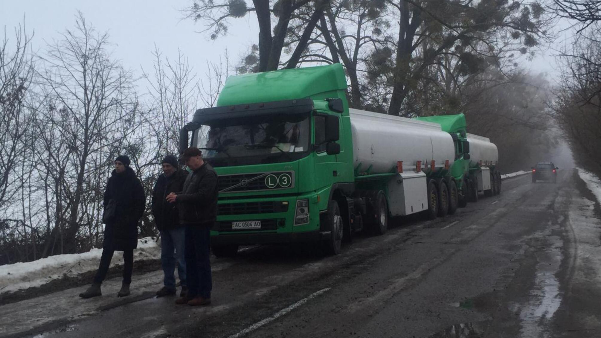 Обшук чи «віджим»? - вилучене під «дахом» правоохоронців пальне намагалися передати сторонній компанії