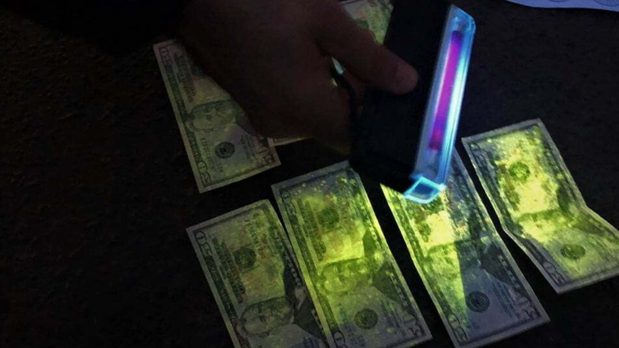 В Одесі дільничний попався на хабарі