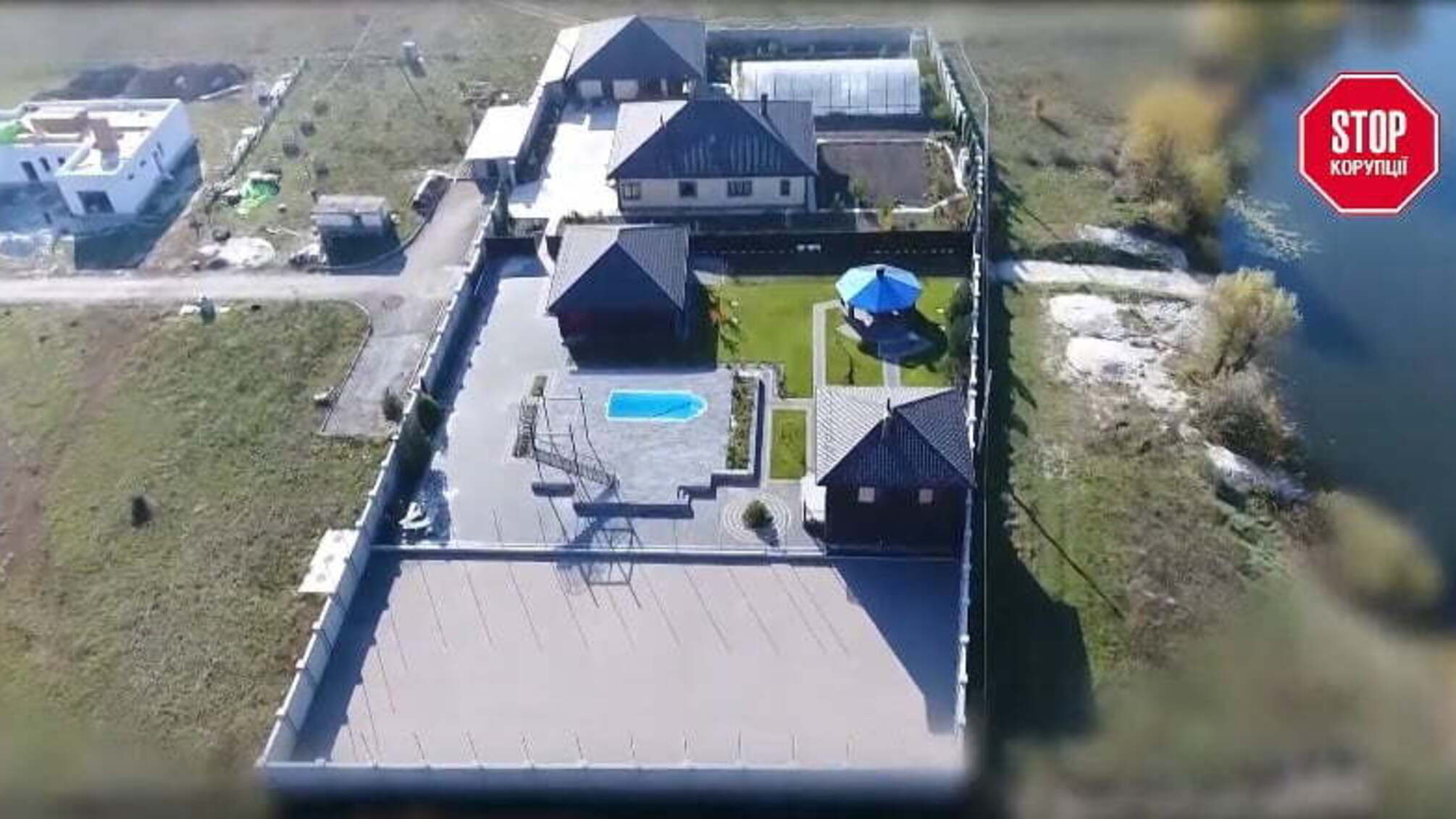 Елітні розваги голови сільради - журналісти відвідали маєток Людмили Спичак