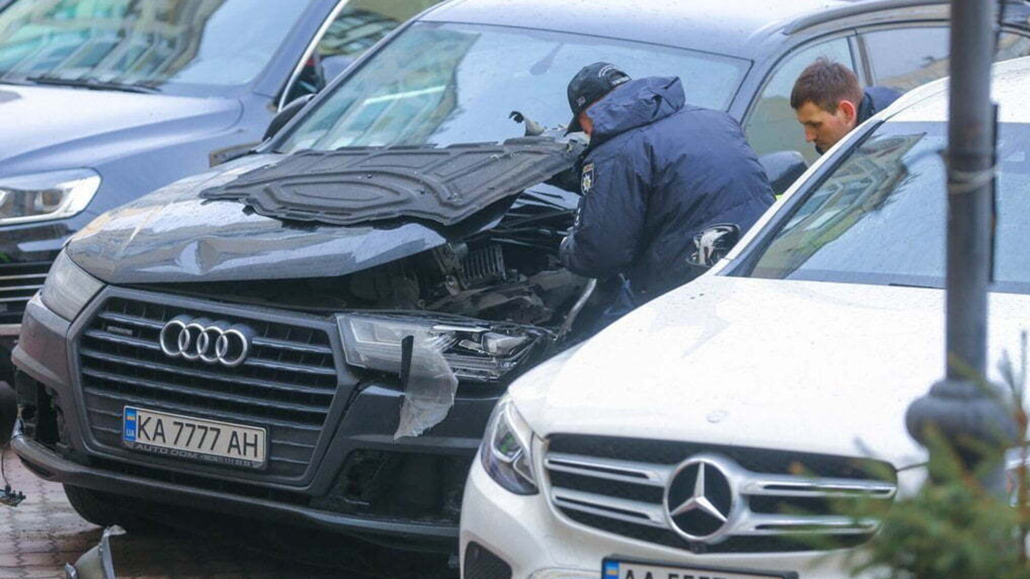 У Києві прогримів вибух: кинули гранату в автомобіль Турчинова – кадри з місця події