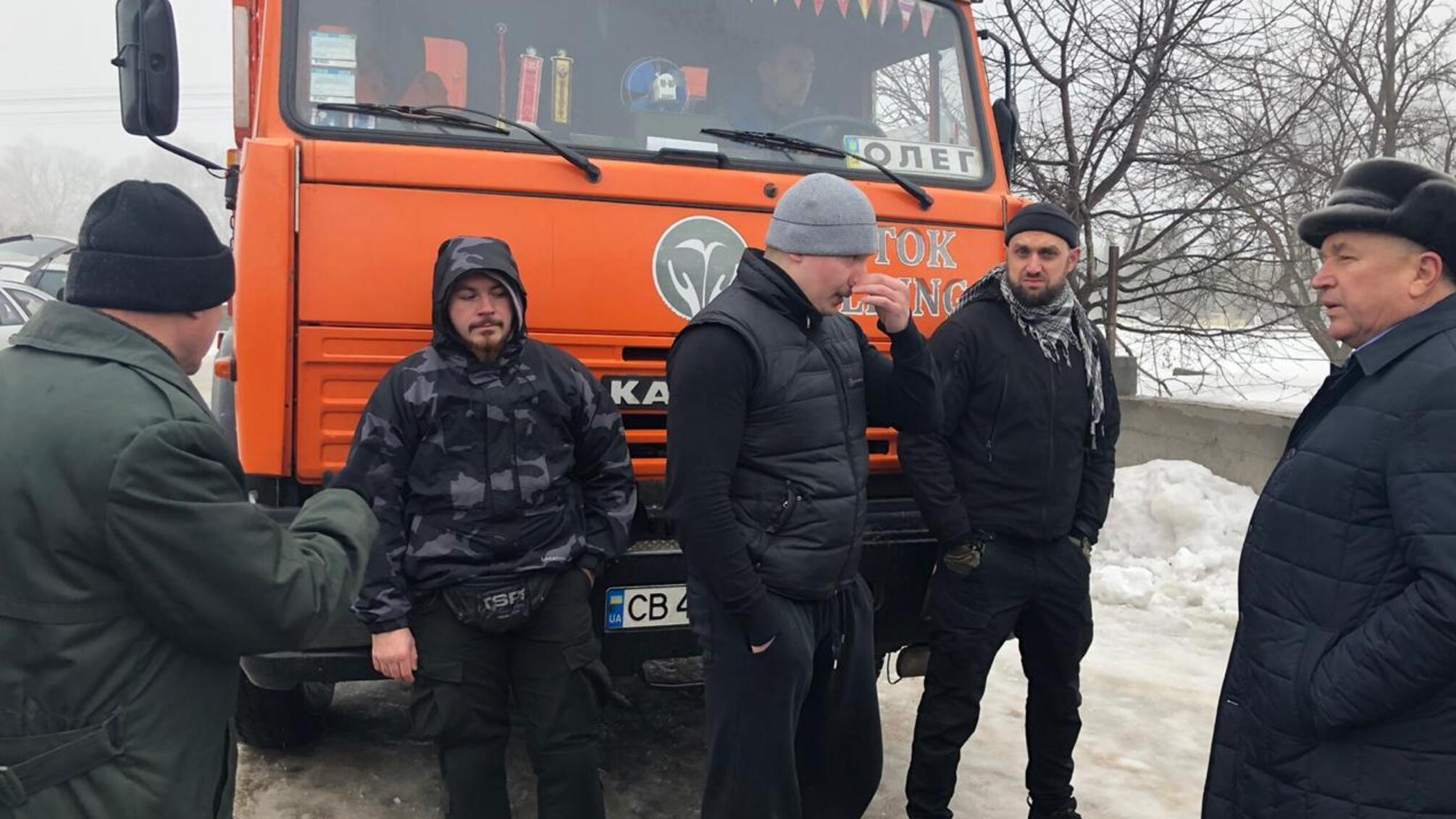 На Чернігівщині рейдери захопили агрохолдинг – пряма трансляція