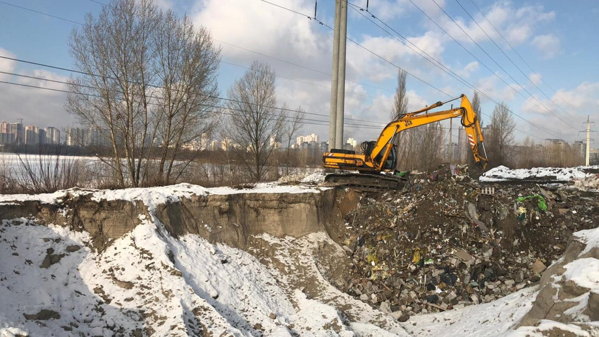 Жителі столичних Позняків можуть залишитися без води через піщаних браконьєрів