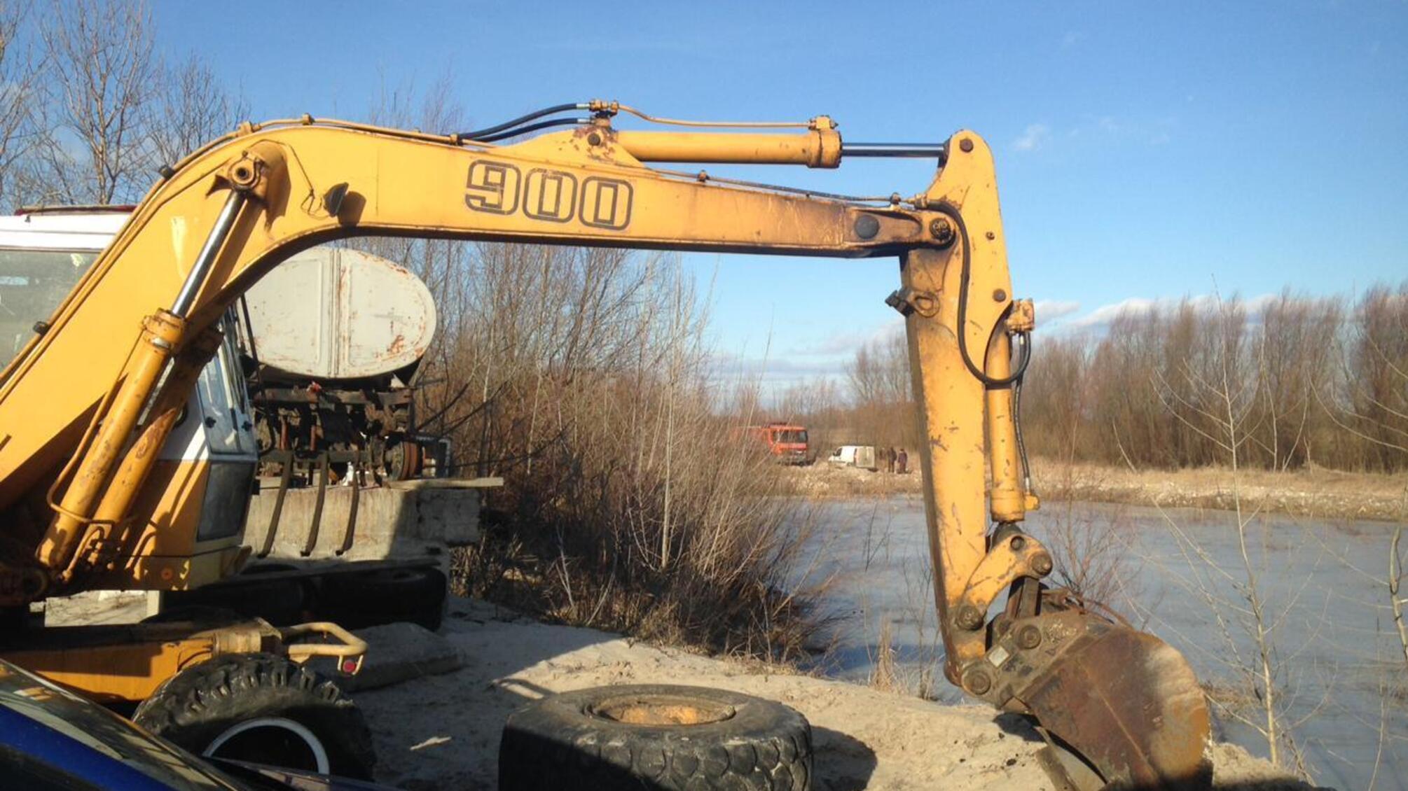 14 вантажівок заблоковано, робота незаконної точки видобутку під Києвом паралізована