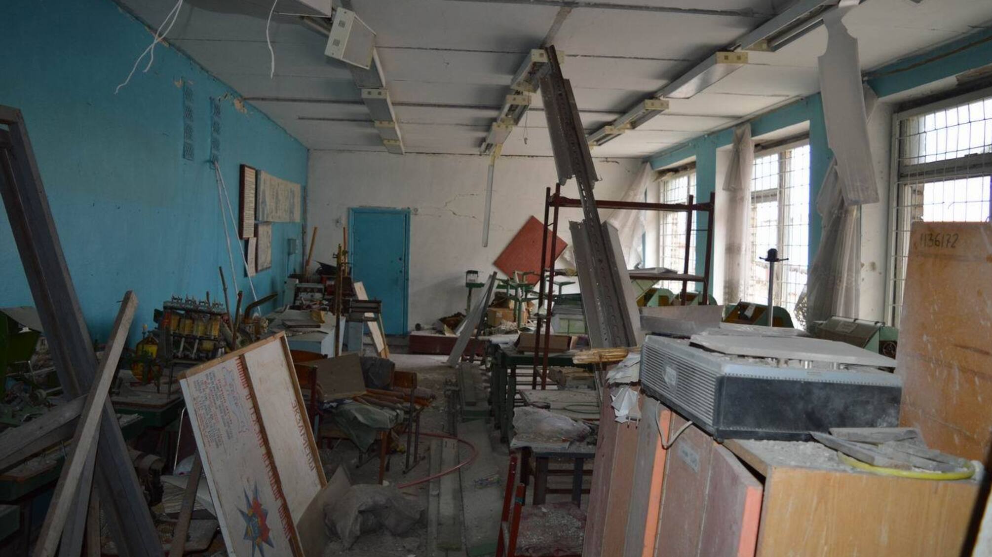 На Луганщині бойовики обстріляли школу
