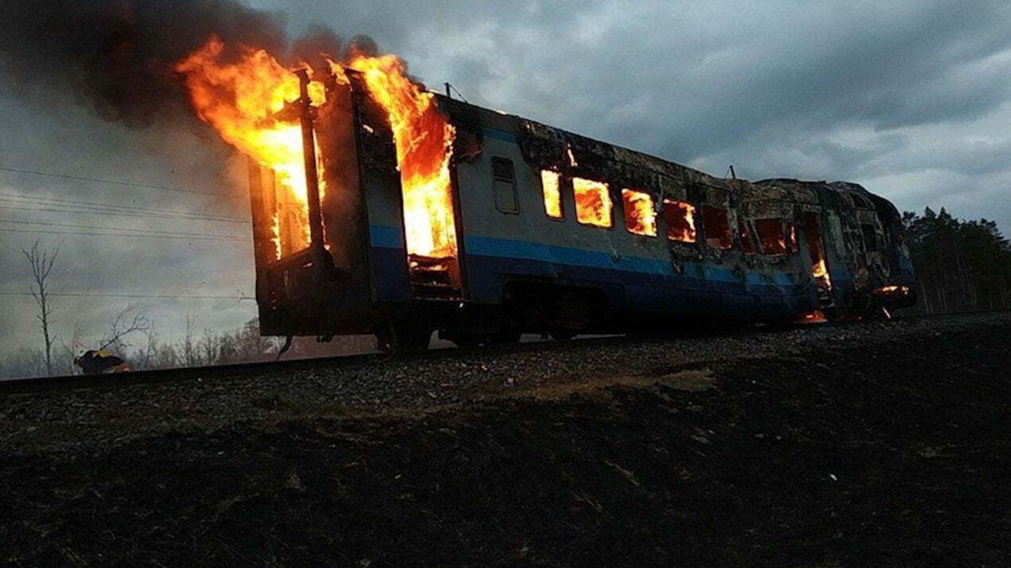 На Рівненщині під час рейсу загорівся пасажирський потяг (ФОТО)