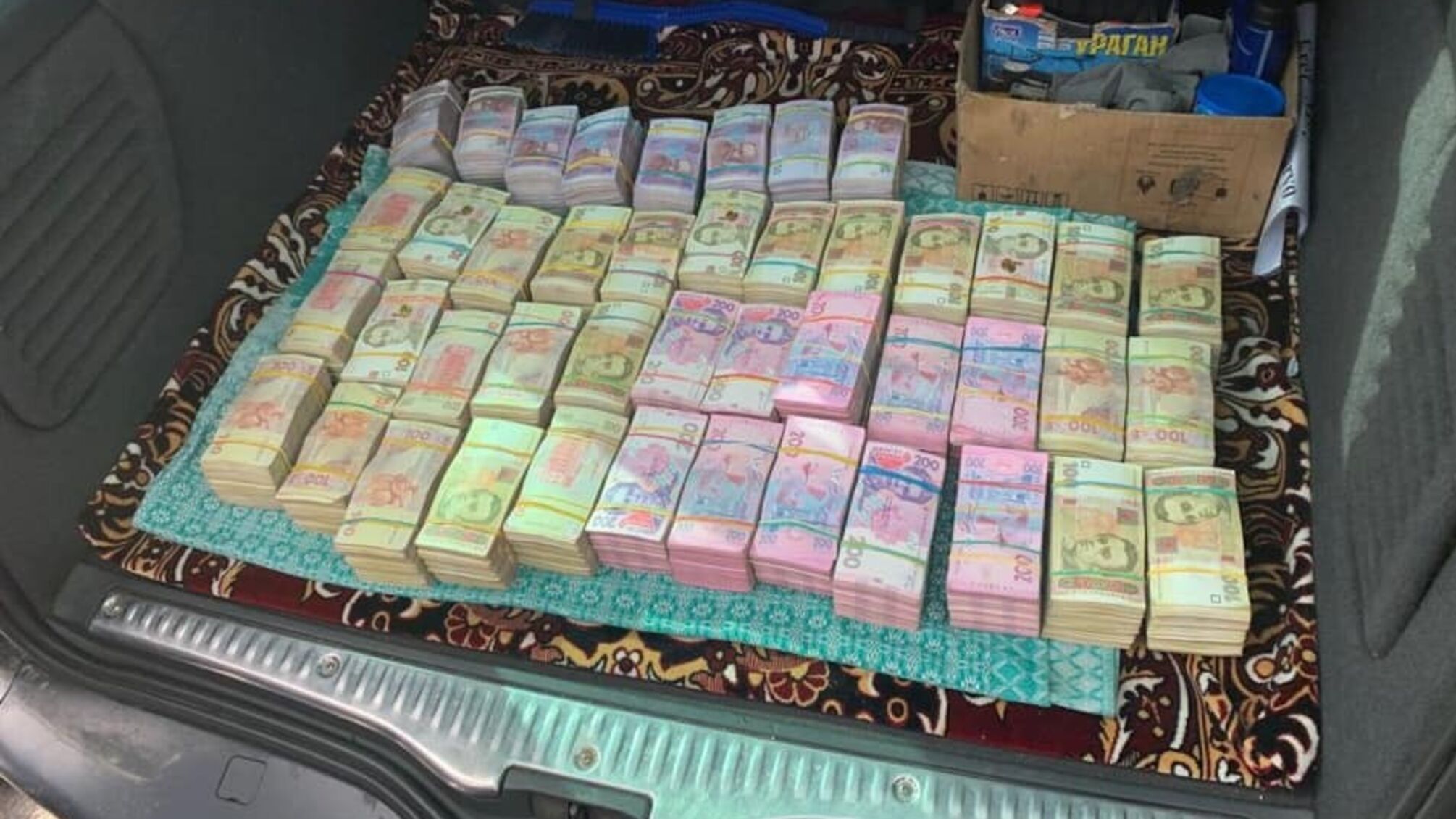 Довірена особа 'кандидата Ю' попалася з 2,5 млн гривень – Генпрокурор Луценко шокував заявою