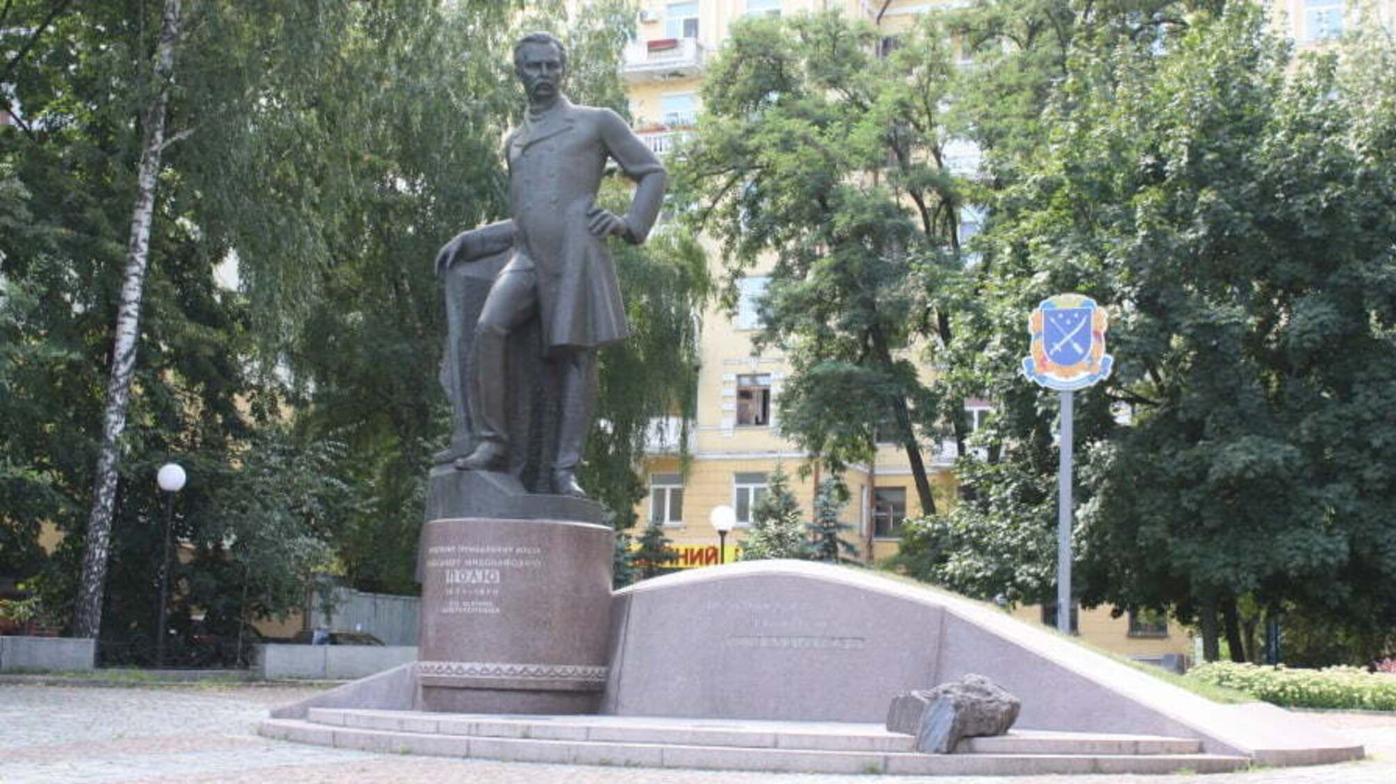 Винагорода за голову злочинців спрацювала – вандалів, які зіпсували пам'ятник Полю, упізнали