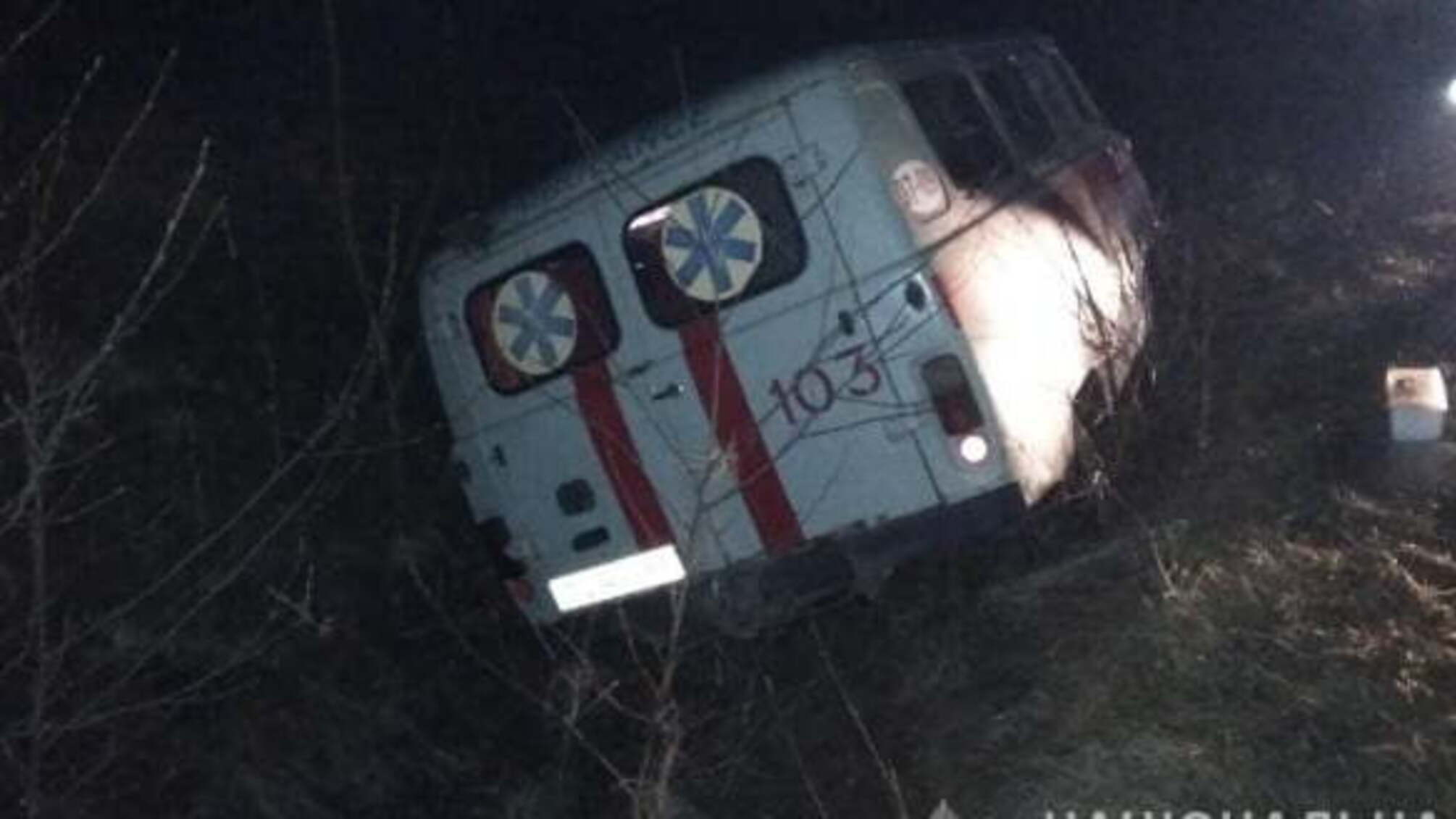 На Волині авто 'швидкої' злетіло в кювет