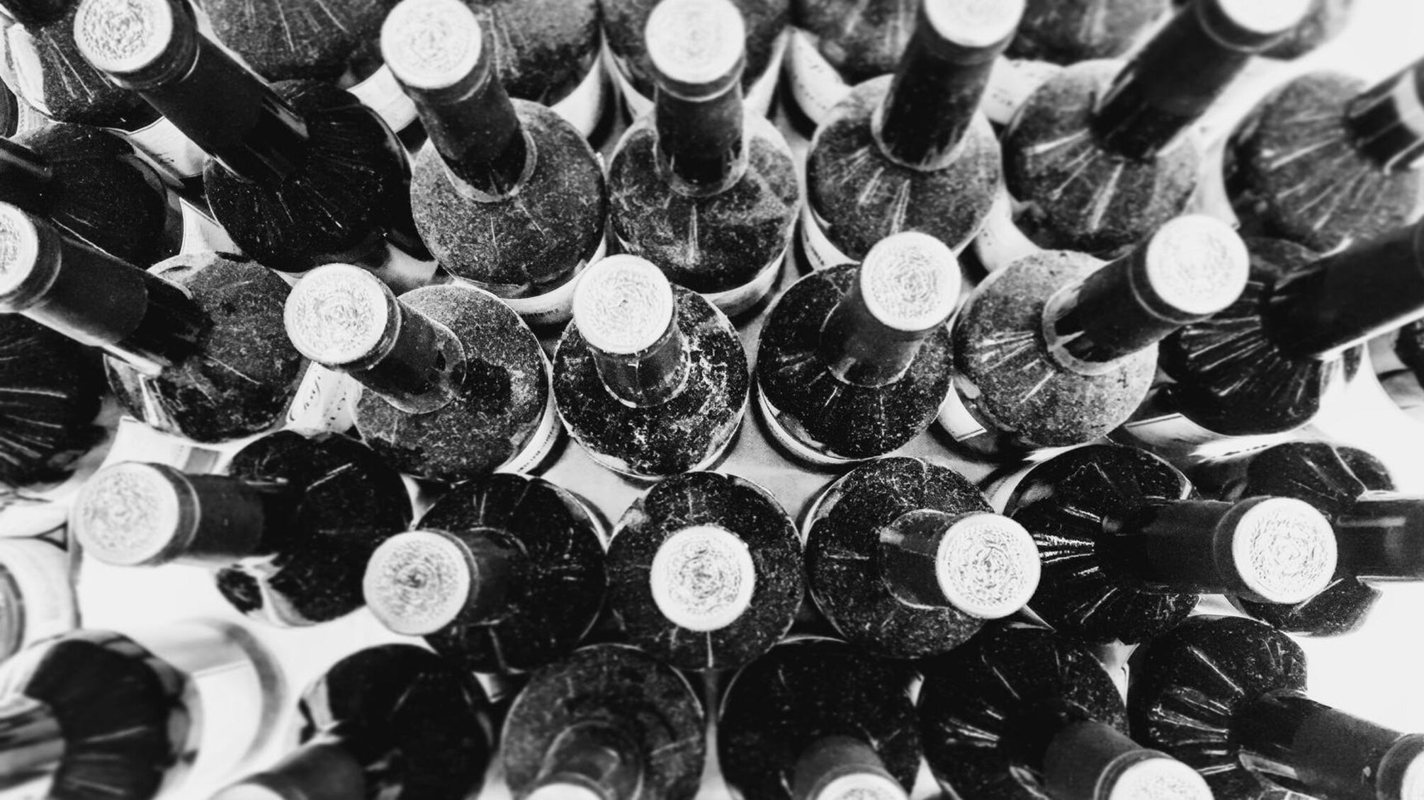 «Настойка боярышника» - у підпільному цеху виготовляли алкоголь зі склоомивача (ВІДЕО)
