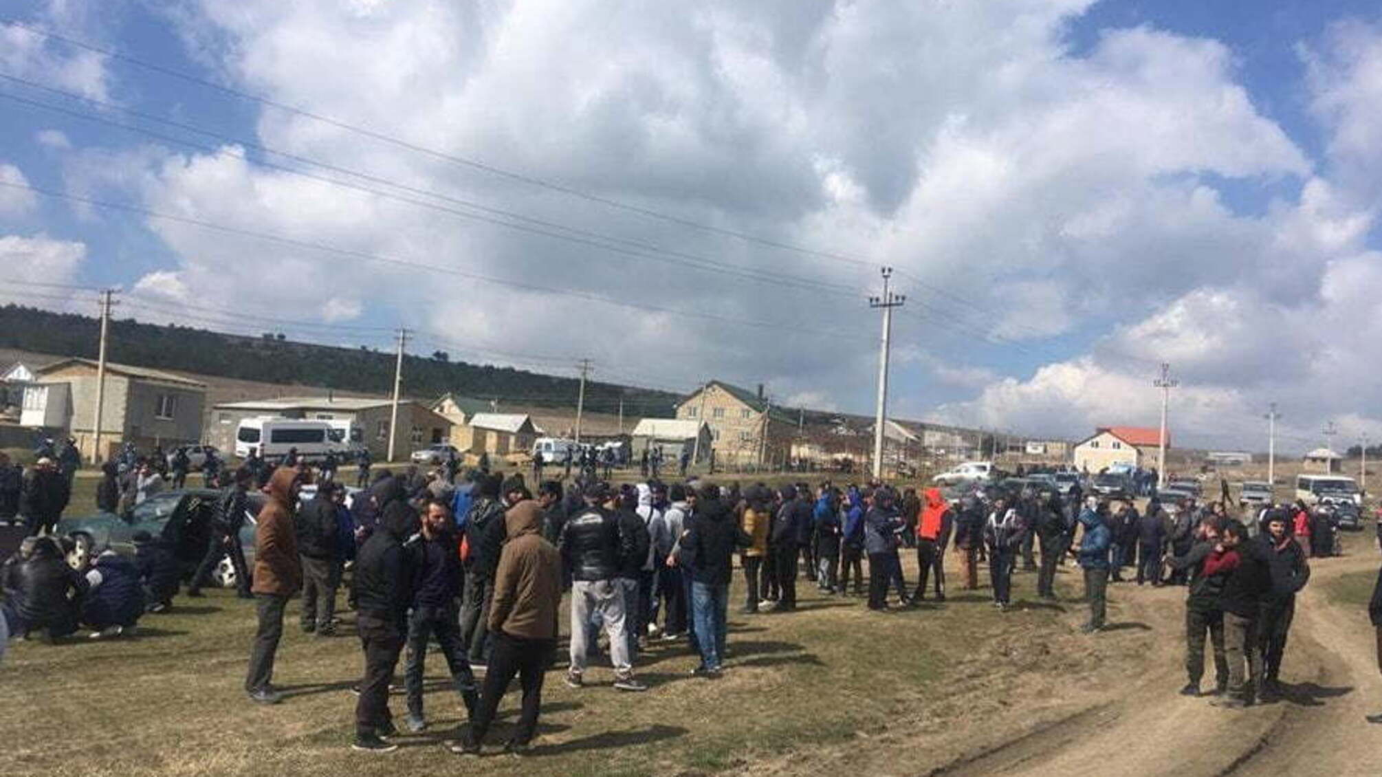 Оточили район та встановили блок-пости: окупанти розшукують кримських татар (ФОТО)