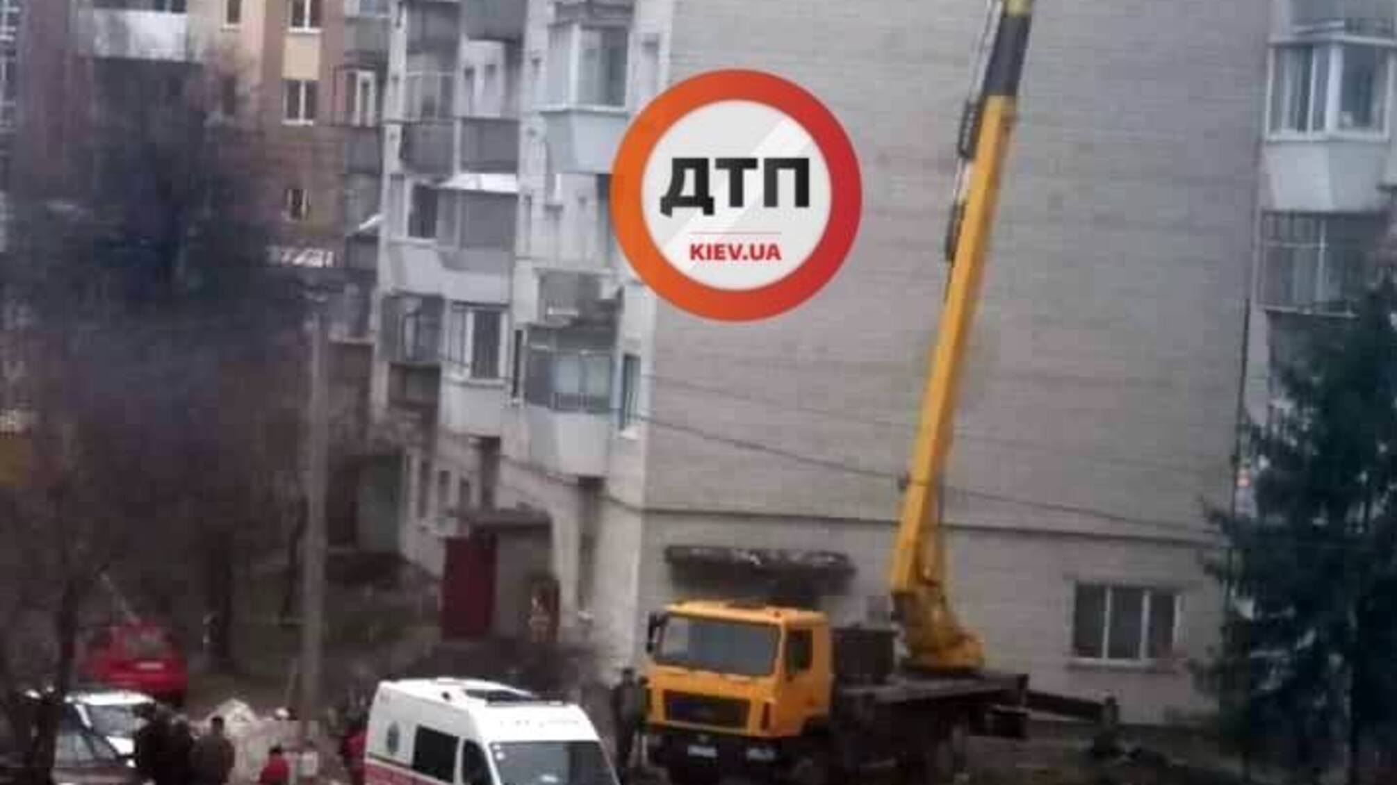 Впав з висоти 6-го поверху – на Київщині під час роботи загинув будівельник (фото)