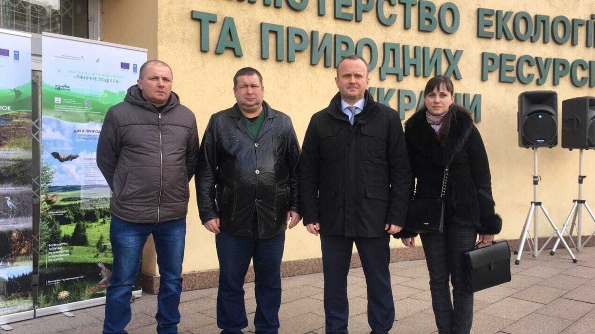 'Ми за вбивство тварин чи проти?' – активісти 'Стоп корупції' поговорили з міністром екології про норкові ферми