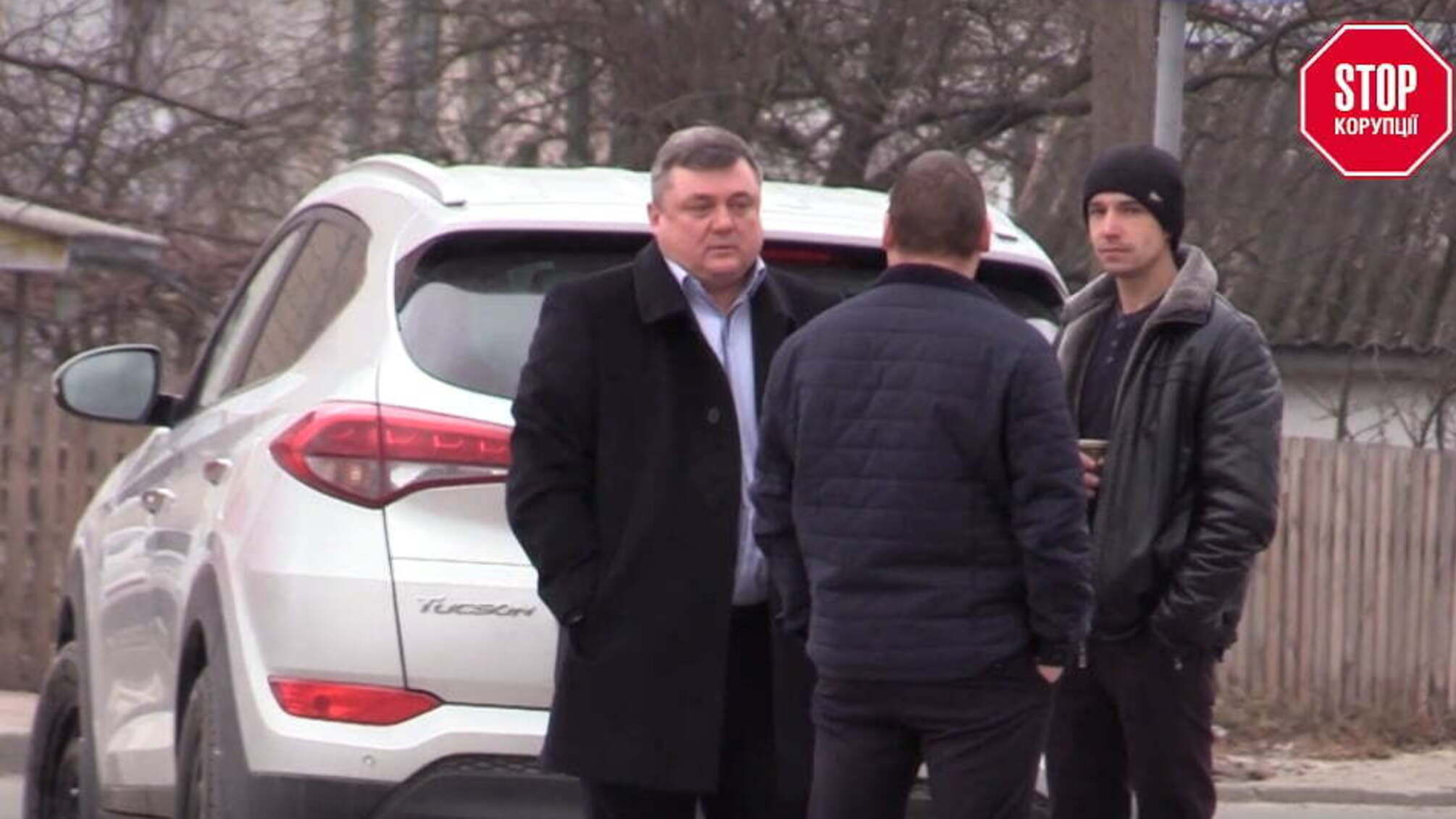 Хюндай для мера: в районі дефіцит маршруток, але голові Олевська придбали службову VIP-автівку