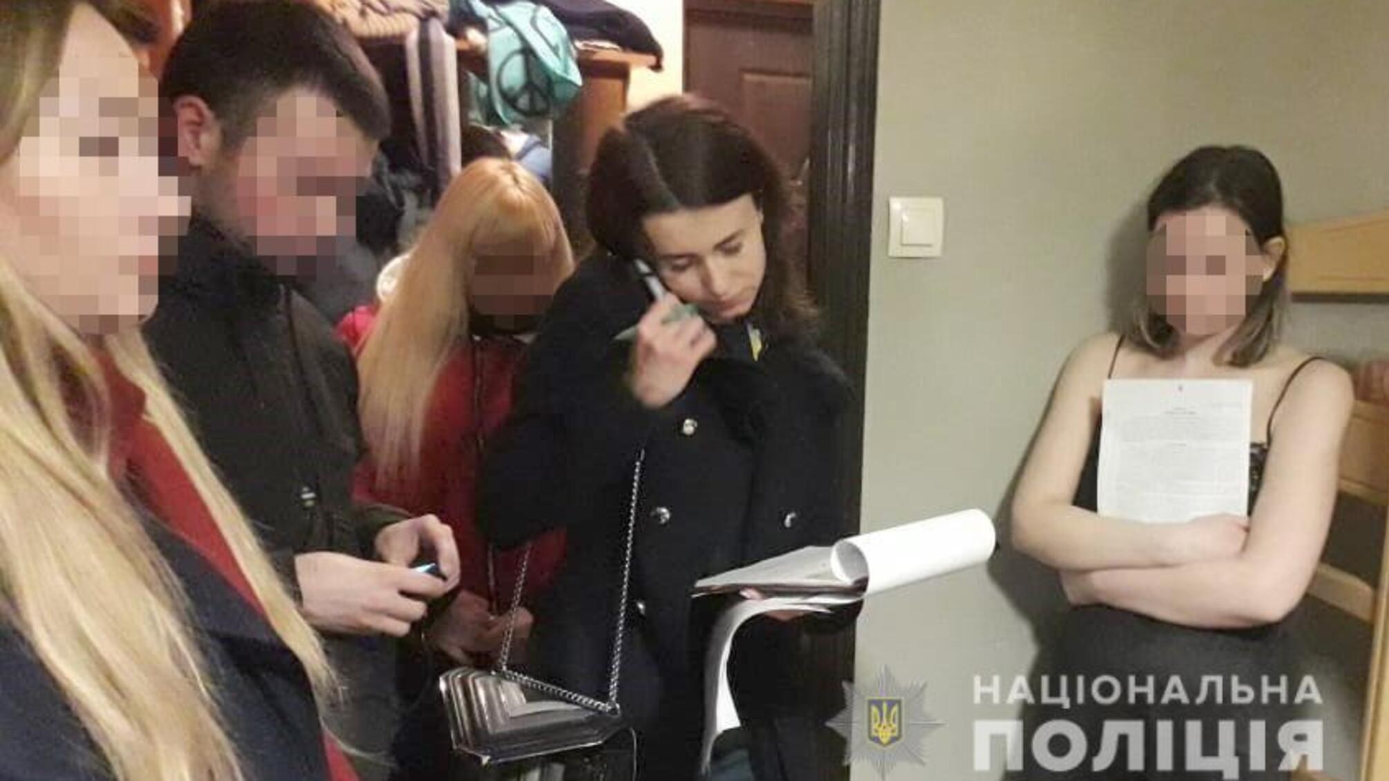 Везла дівчат у сексуальне рабство до шейхів – у Борисполі затримано торговку людьми (ФОТО)