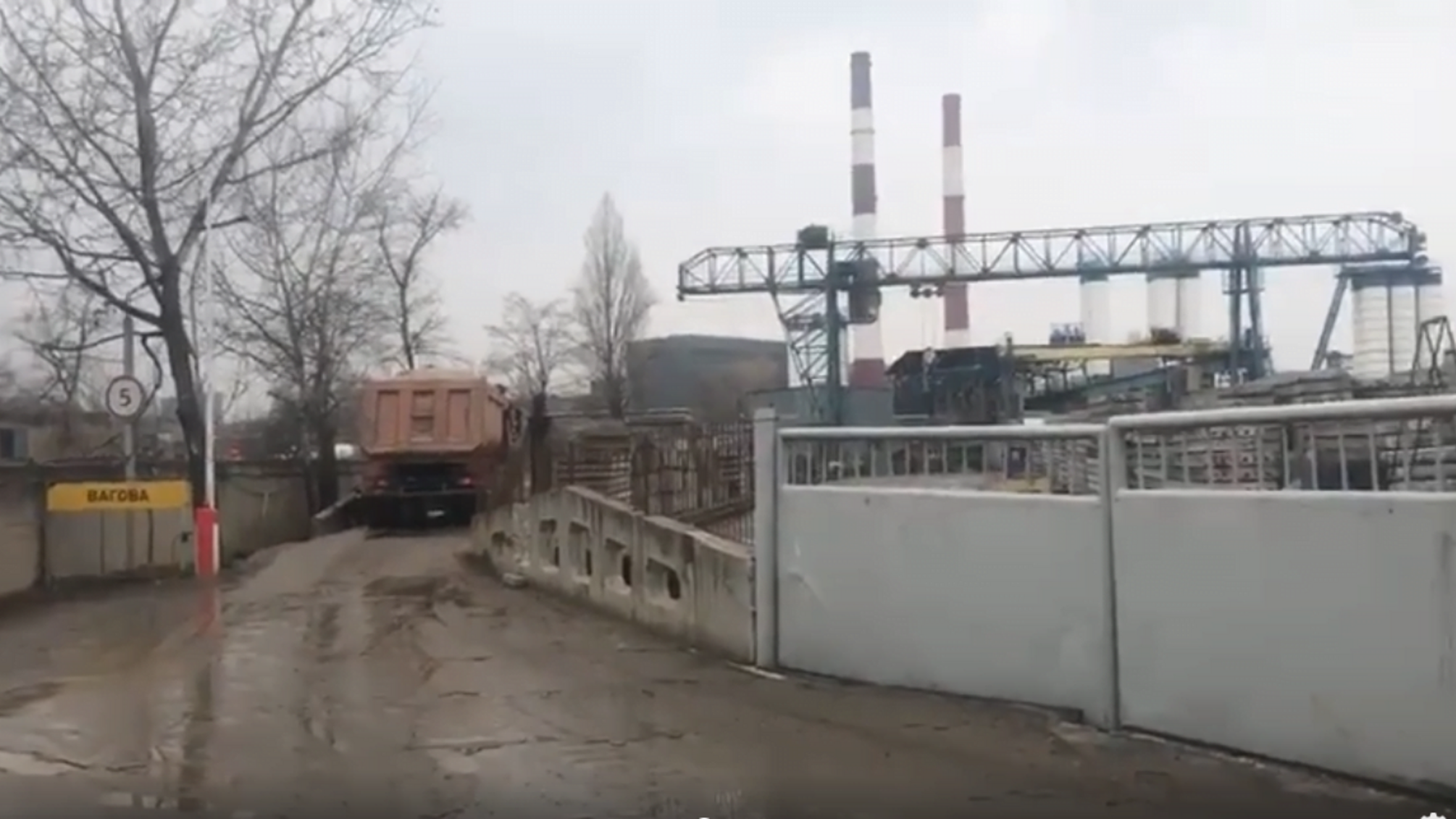 Гроші не пахнуть і пісок теж? Завод ім. Ковальської скуповує крадені копалини (ВІДЕО)