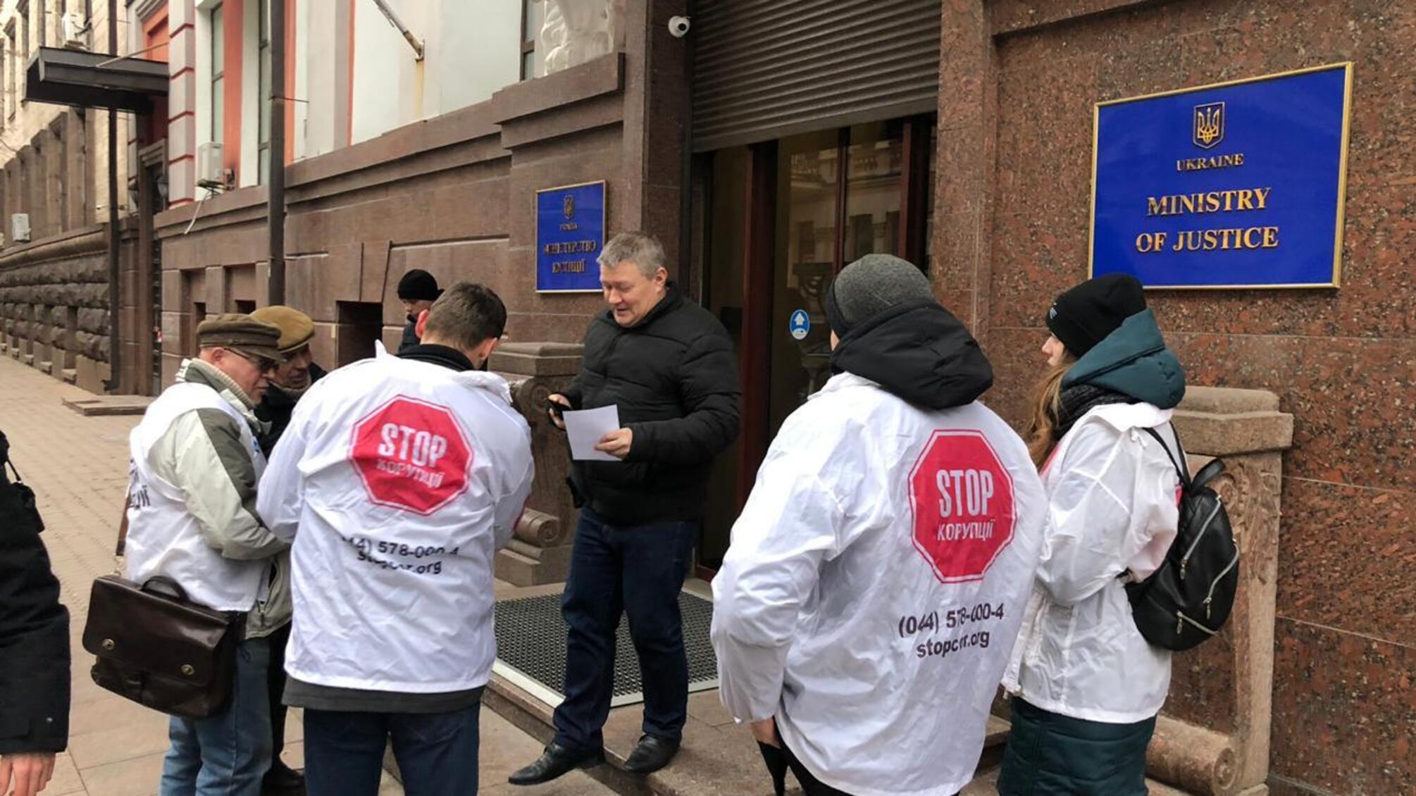 Реєстратори-чаклуни на службі у Володимира Сальдо: повернення майна 'Херсонбуду' з новими перепонами