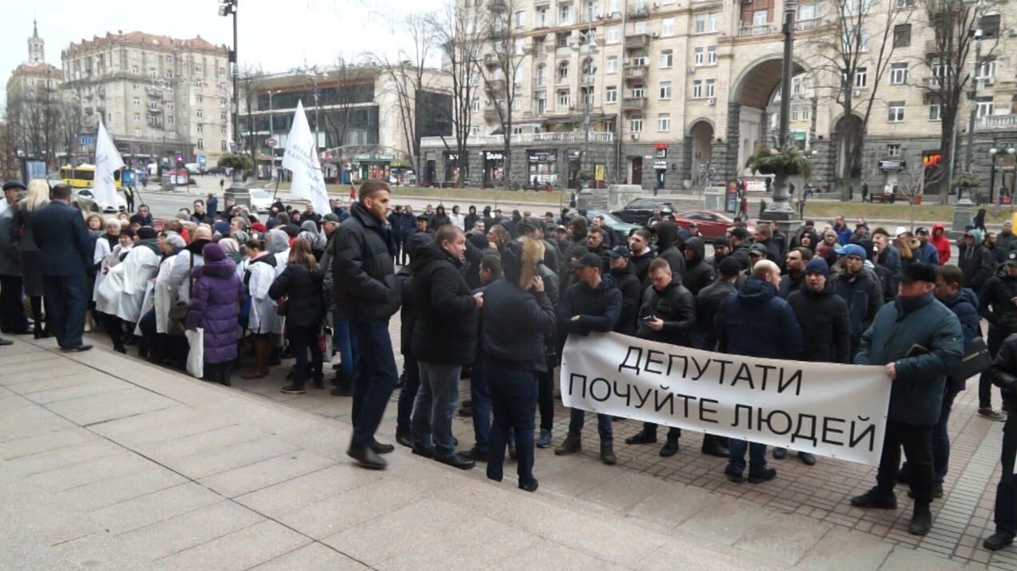 Паркувальники проти депутатів Київради – права на паркомайданчики продаватимуть лише через Prozorro