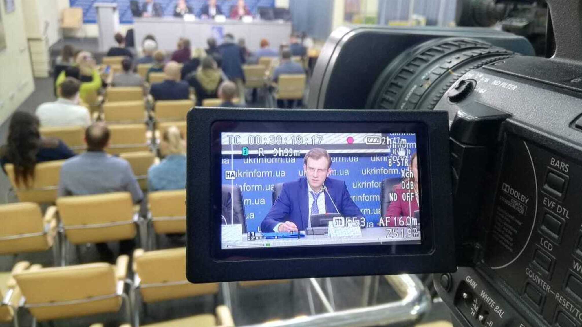 Пишіть листи, шліть запити: як керівник АРМА поспілкувався з журналістами