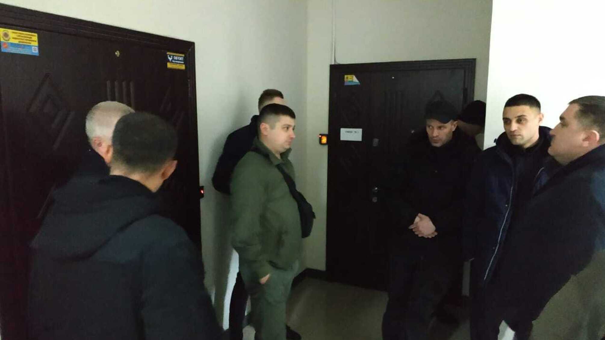 Обшук із пристрастю : ДФС перевіряє столичне підприємство понад 30 годин (ексклюзив)