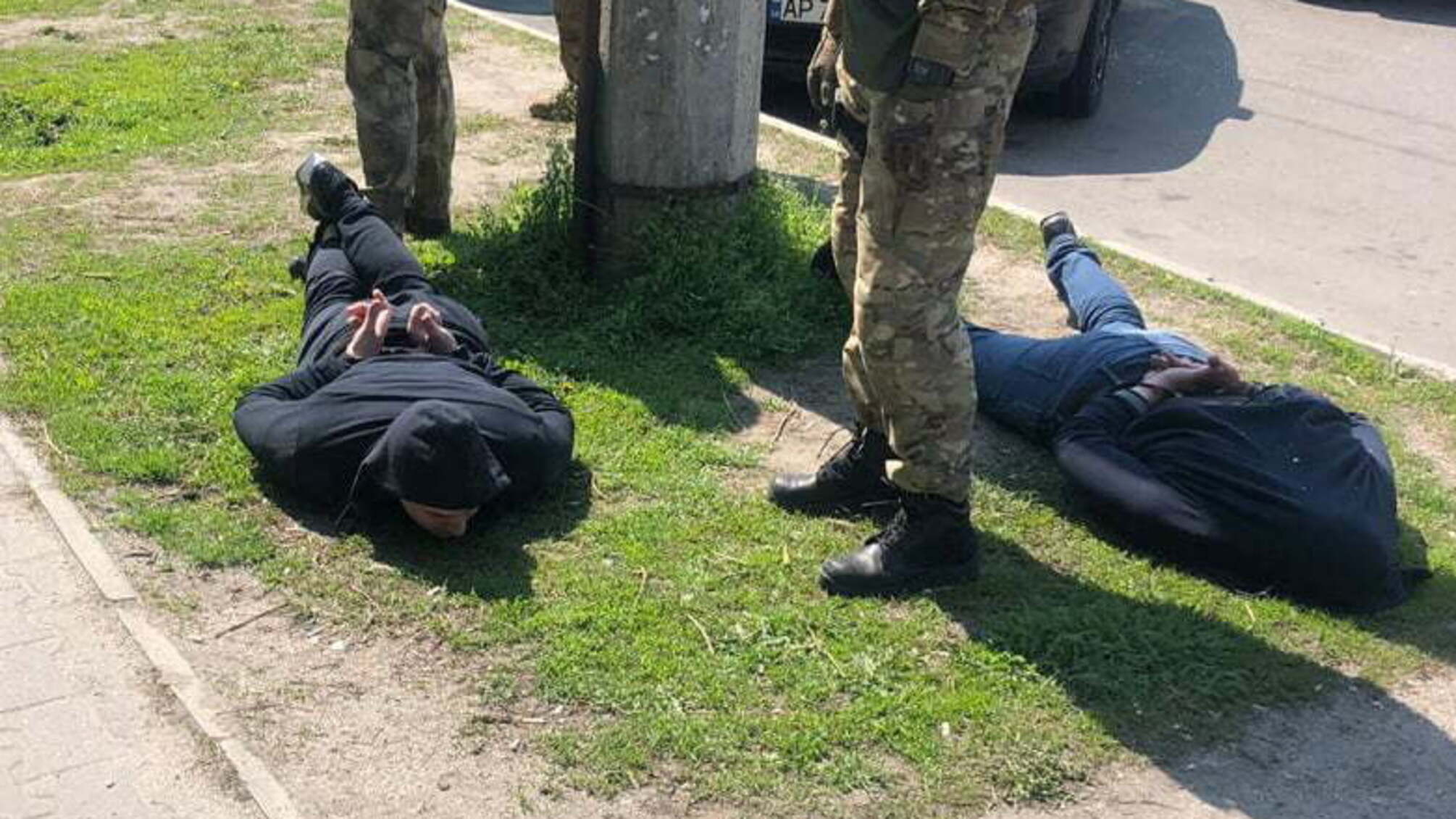 У Запоріжжі нацгвардієць з другом, вимагаючи гроші, спалив авто вдові моряка