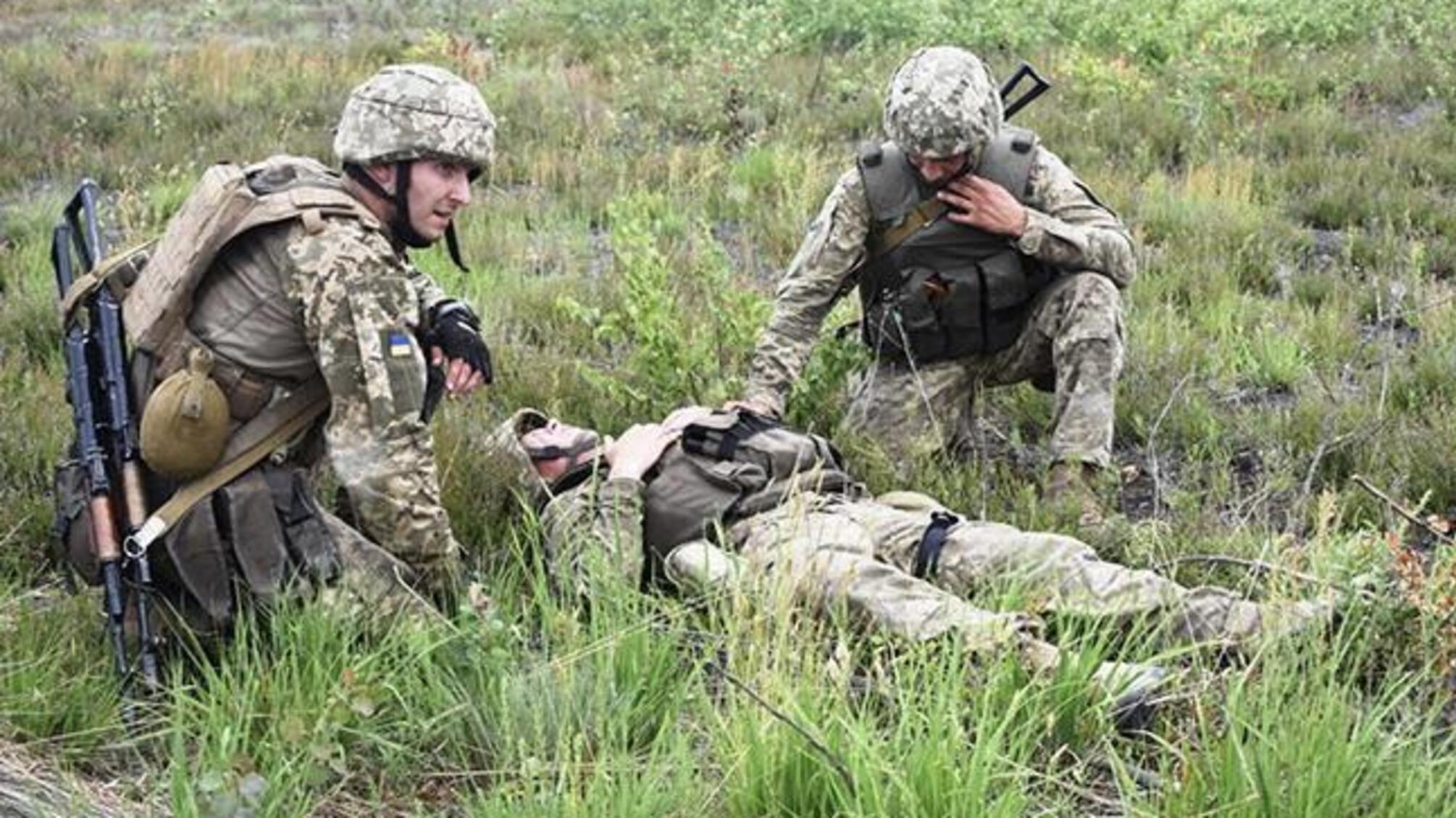 З передової в Дніпро екстрено доставили солдатів з важкими пораненнями