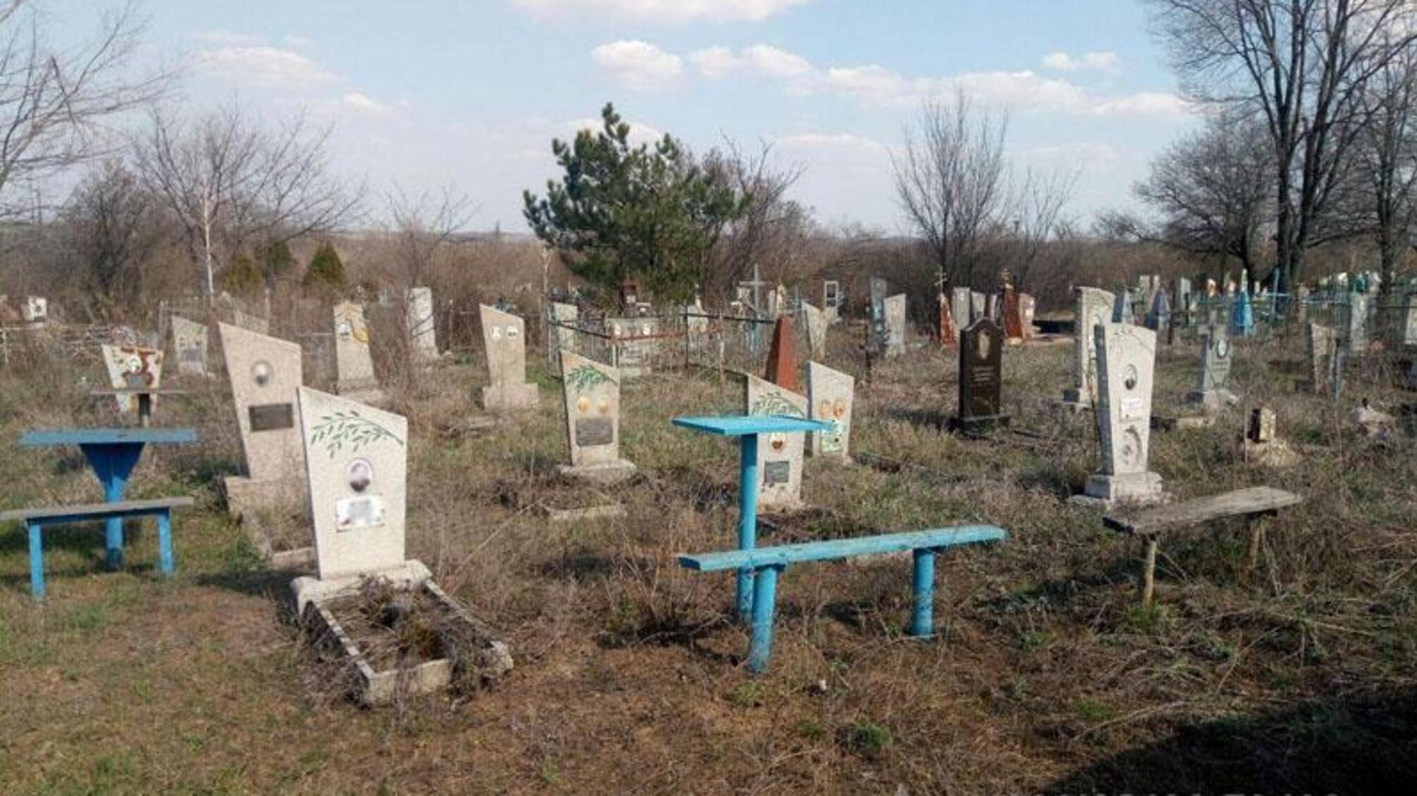 Вибух на кладовищі: на Донеччині жінка підірвалася під час прибирання могил