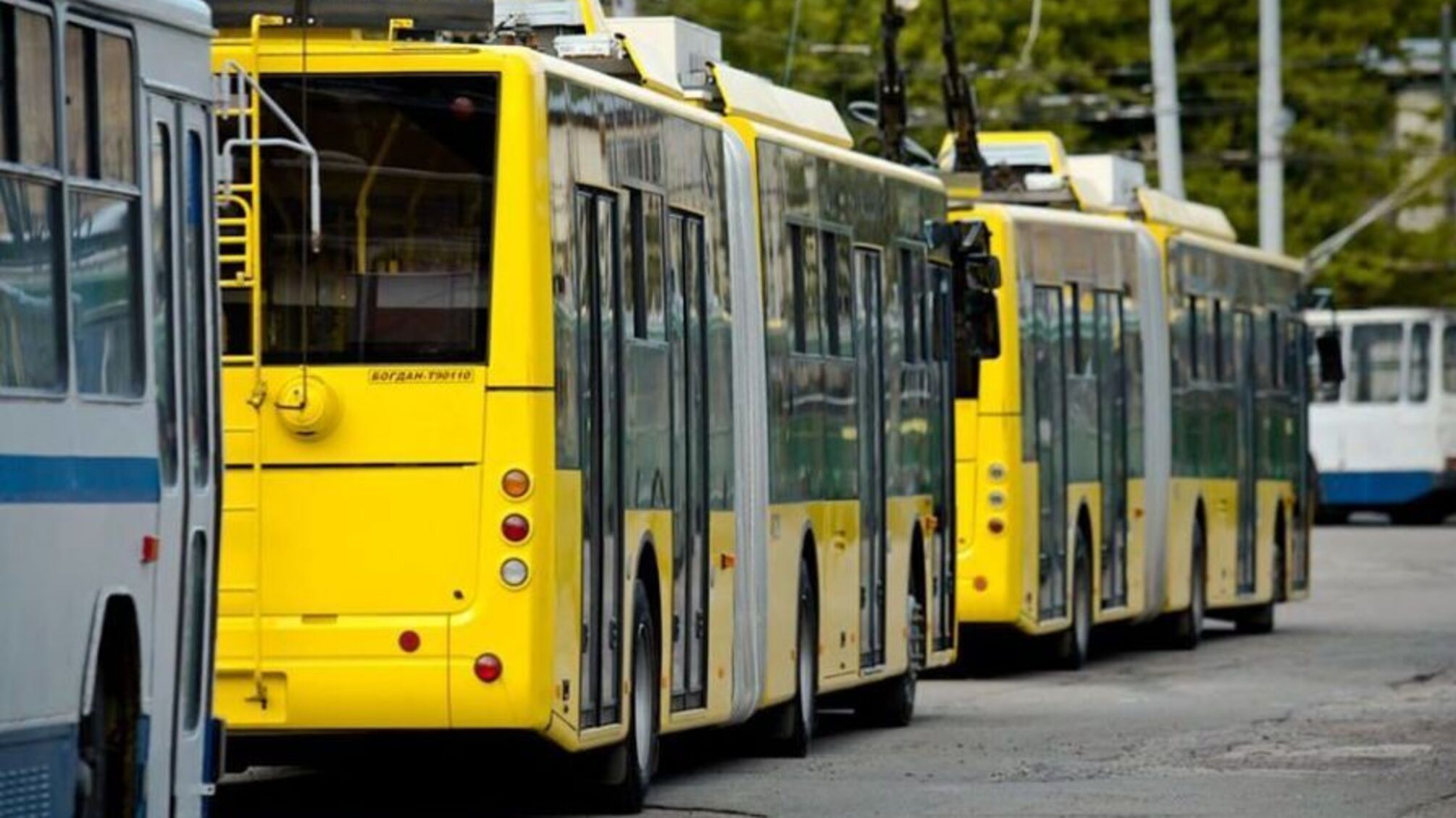 У Києві тролейбус збив пішохода