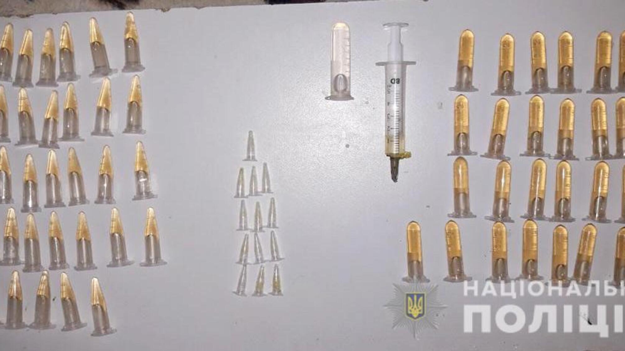 У Новомосковську затримали чоловіка з 'добрим' запасом наркотиків