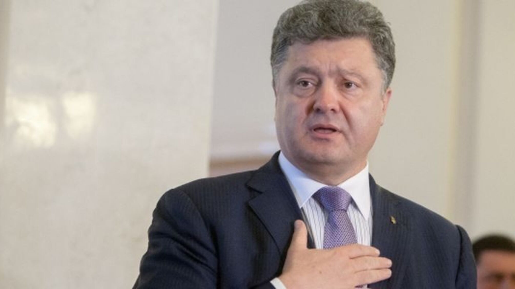 Особисте запрошення - Порошенко масово дзвонить українцям і закликає йти на вибори
