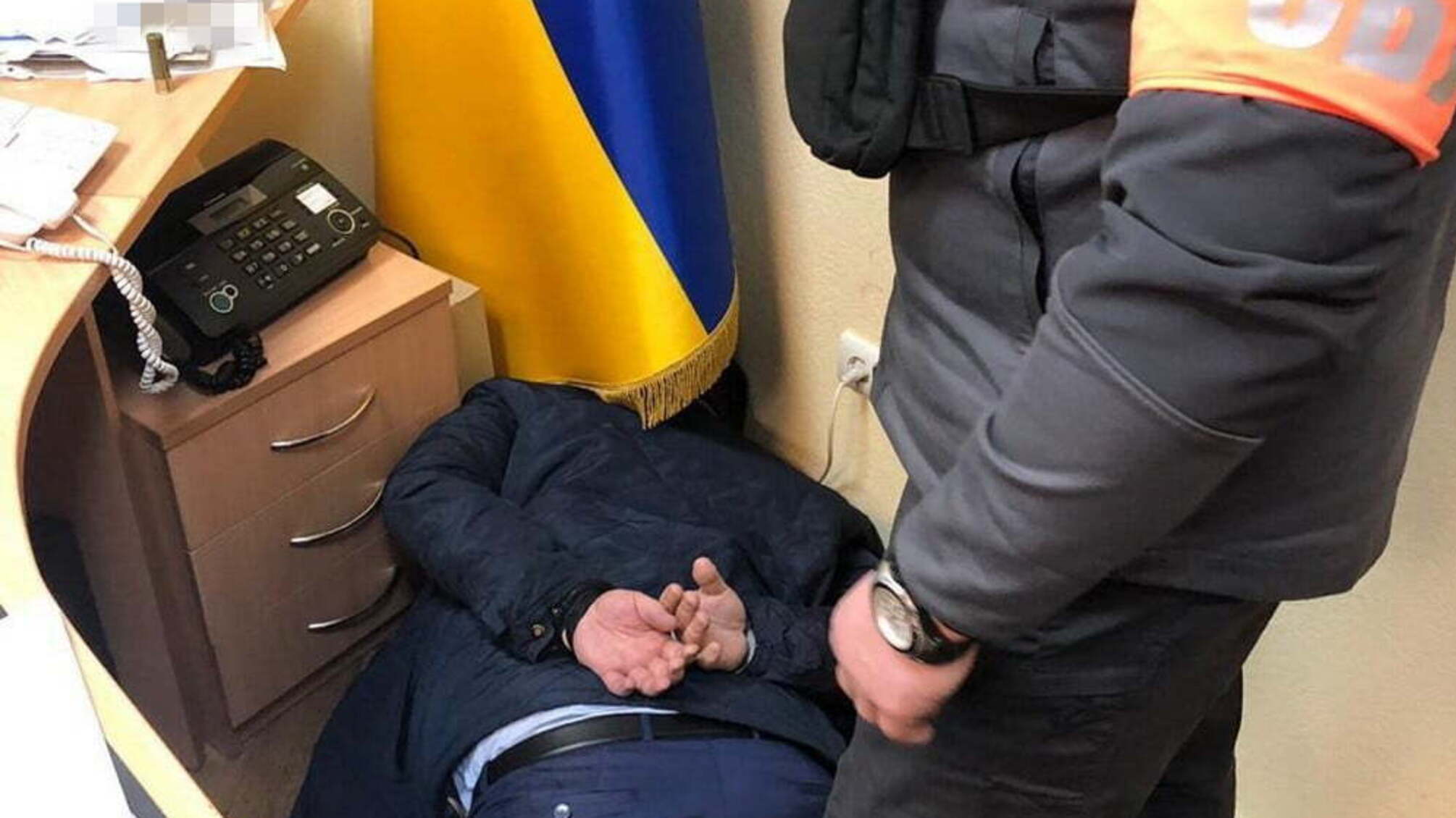 “Зарплатня” у дві тисячі доларів на день – в Києві чиновник поліції погорів на хабарі