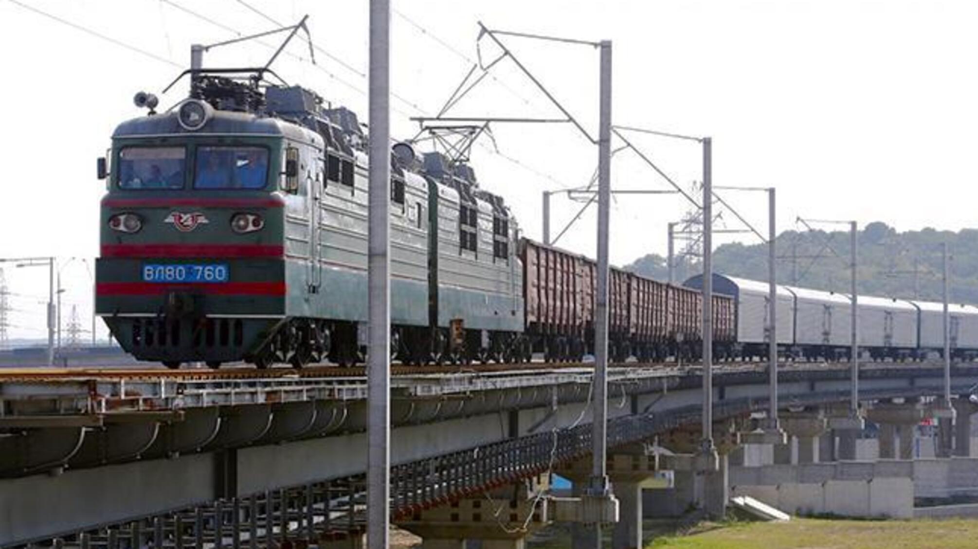 Хотів сфотографуватись: на Харківщині підліток зірвався із залізничного мосту