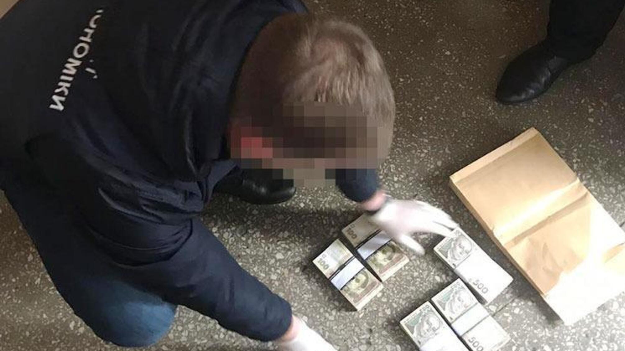 Впіймали за руку – на Вінниччині на хабарі в 180 тисяч гривень погорів посадовець ОДА (ФОТО)