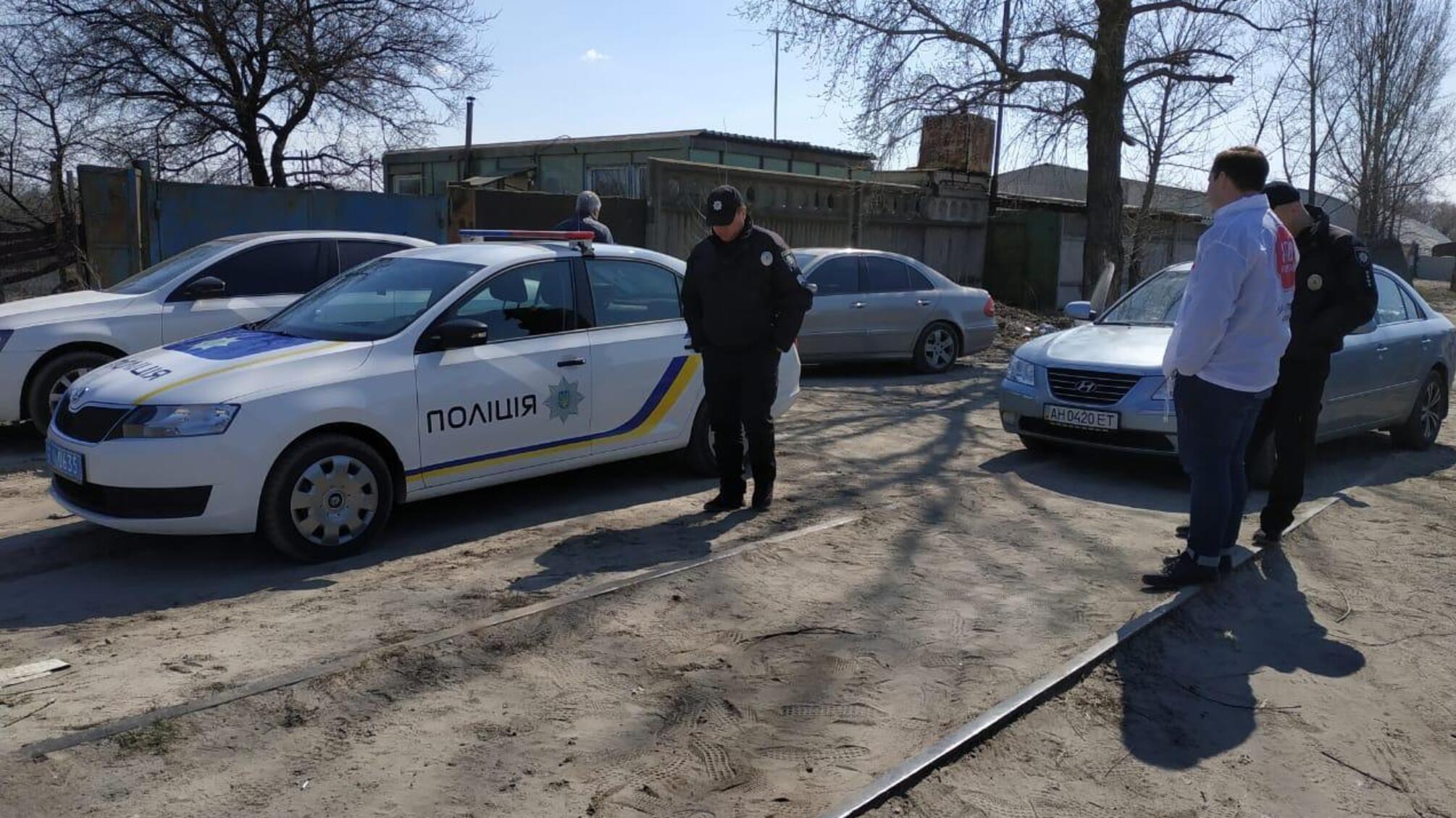 Займаються брудними справами на комунальній землі: у Вишгороді викрили точку піщаних браконьєрів