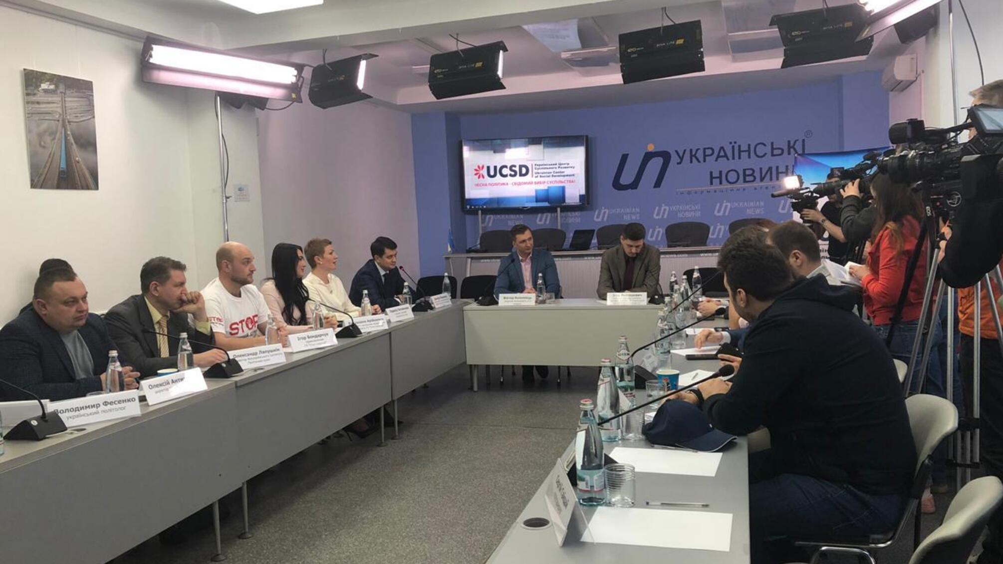 Перший тур виборів: підсумки, прогнози, сюрпризи – у столиці провели круглий стіл за участі політиків, соціологів та громадських діячів