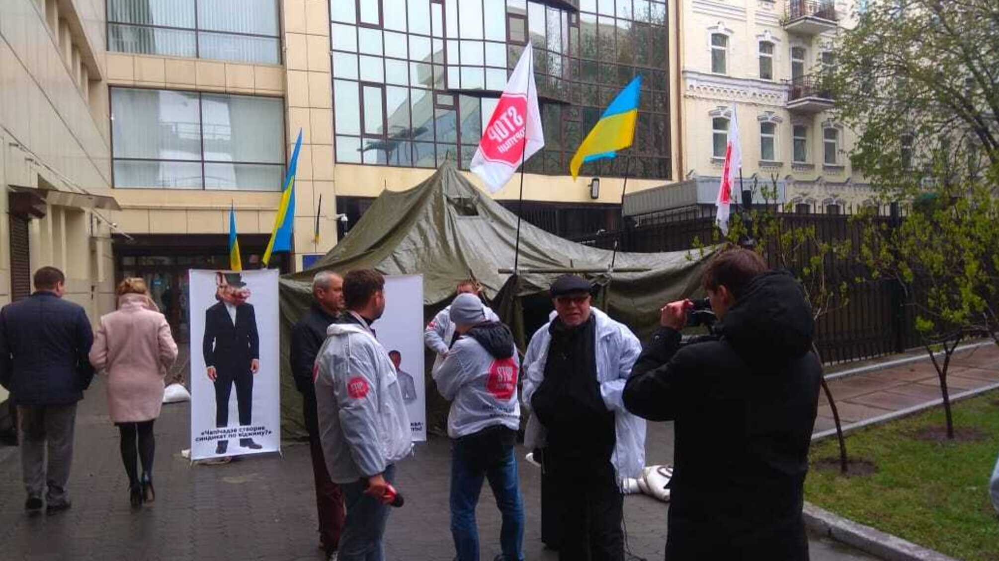 Під ДФС – фіскальний майдан: вимагають служити державі, а не товстосумам