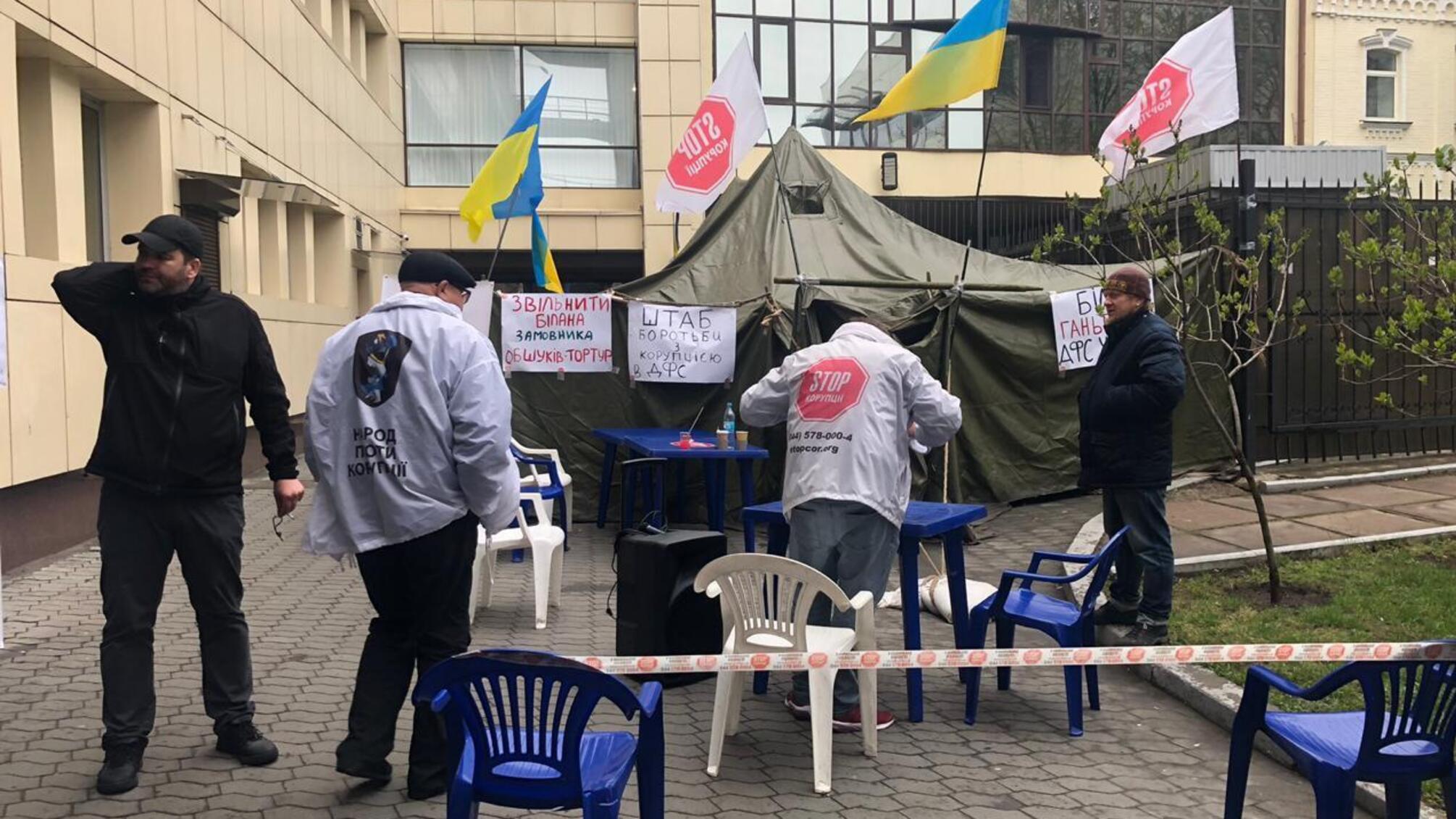 У столиці з'явилась 'стіна плачу': на ній пишуть 'гріхи' ДФС