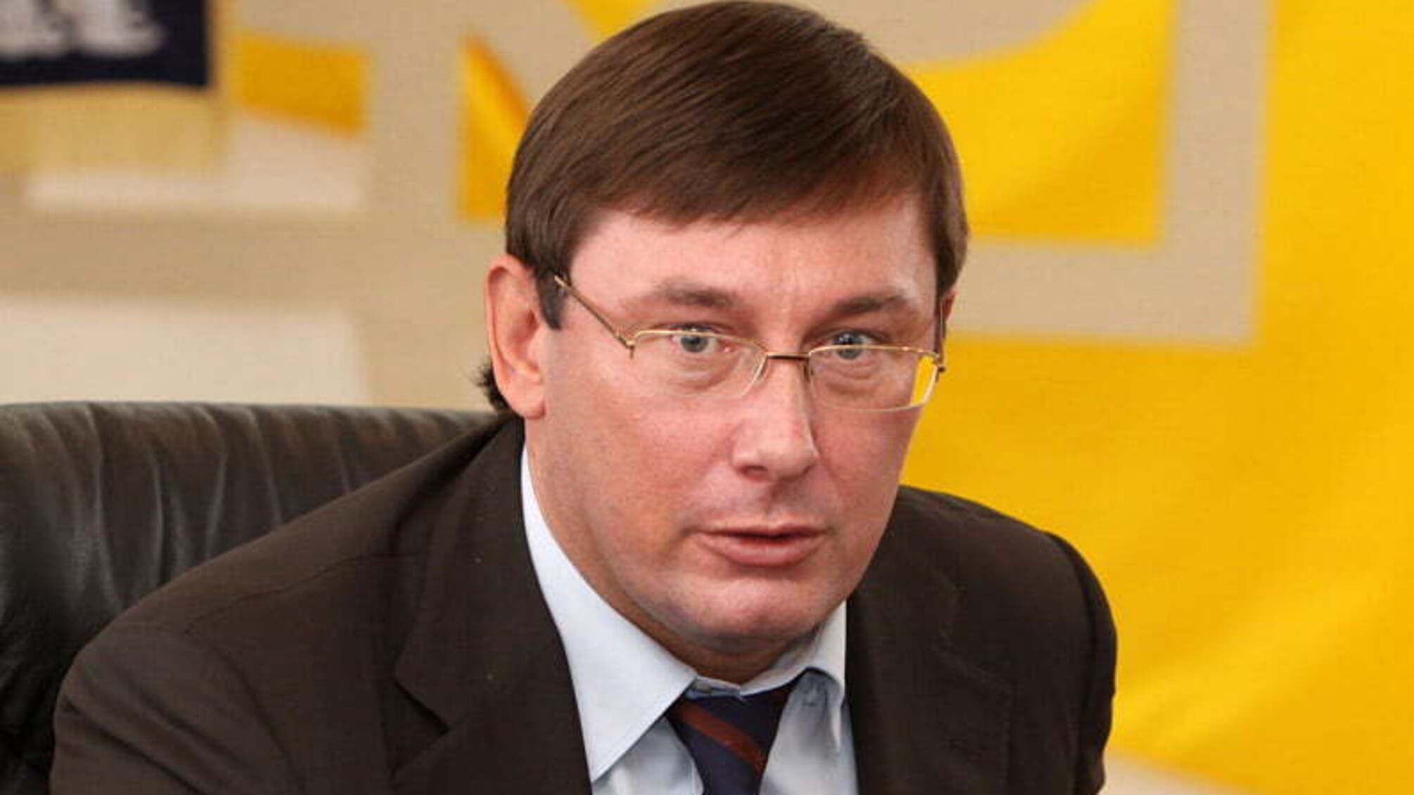 У ВРУ депутати почали збір підписів за відставку Генпрокурора Юрія Луценка