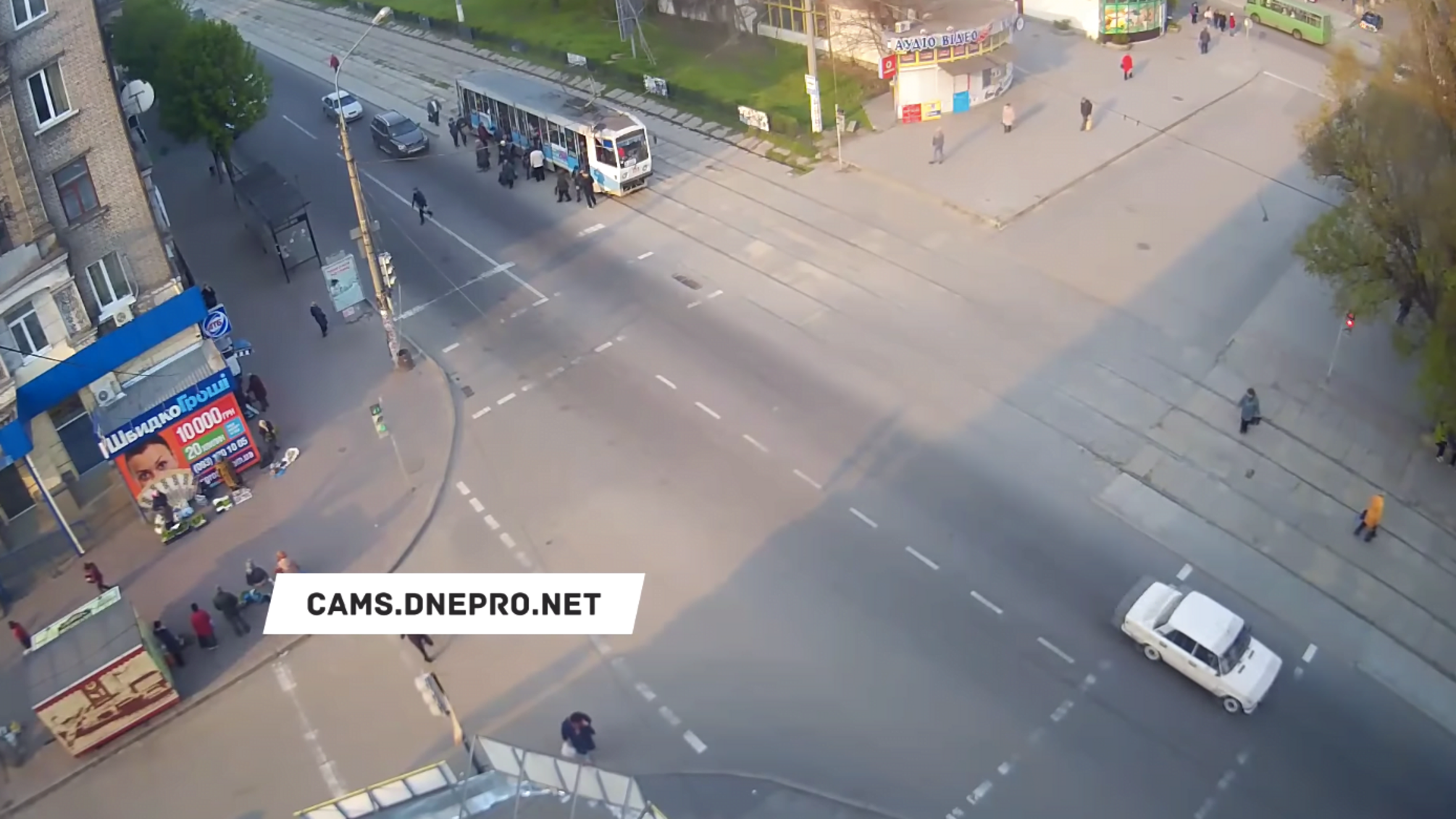 На Дніпропетровщині маршрутка без гальм поїхала на людей (ВІДЕО)