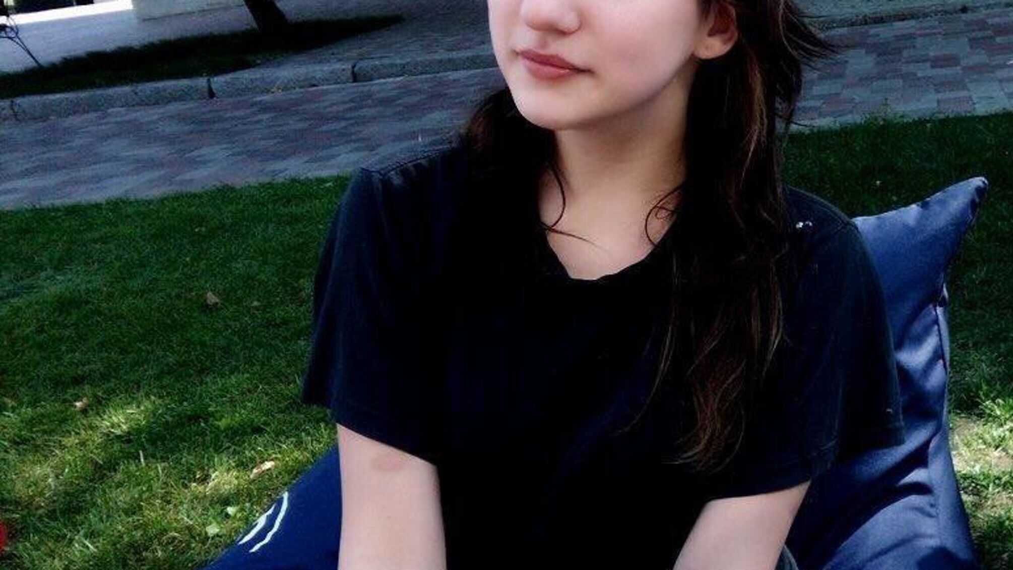 Вийшла з дому та не повернулась - в столиці зникла 17-річна дівчина з особливою прикметою (ФОТО)